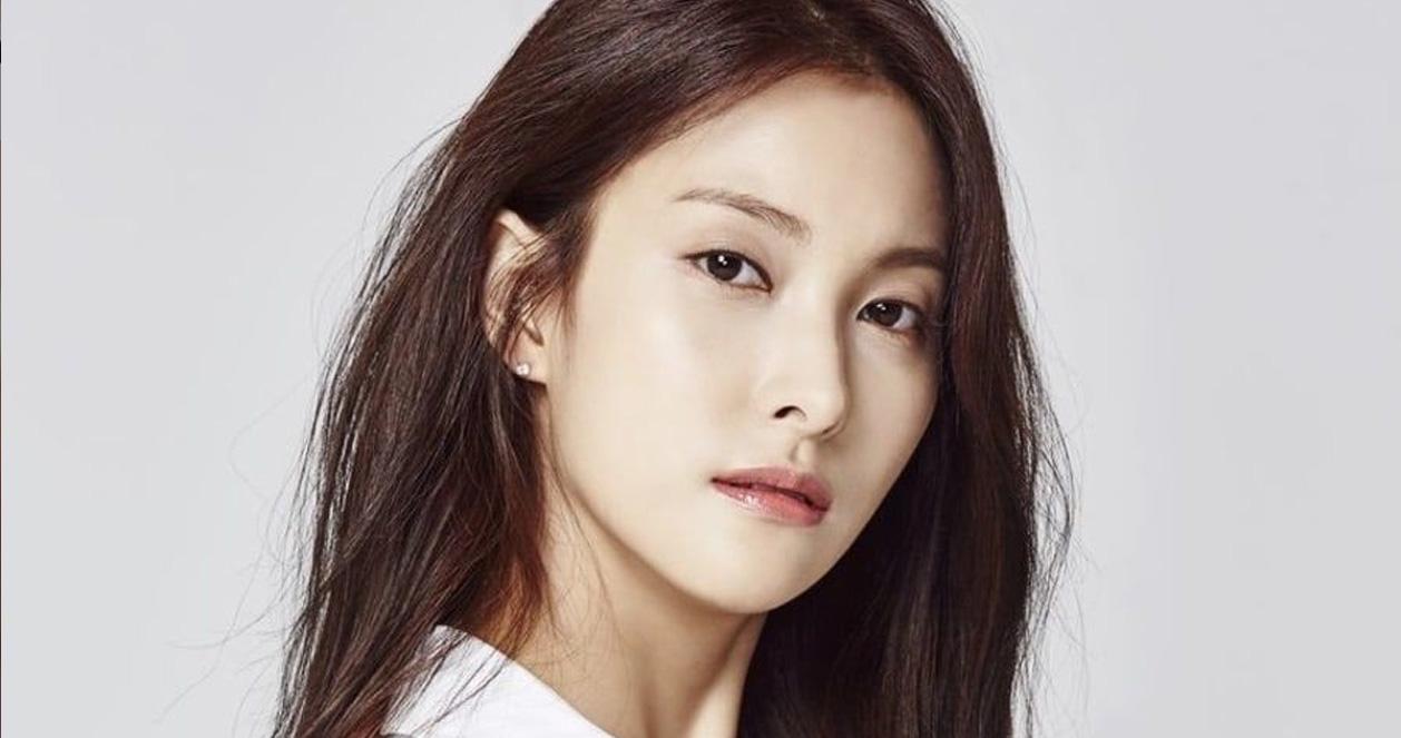 KARA Gyuri cúi đầu xin lỗi vì đến club tại Itaewon trong thời gian Covid-19 bùng phát tại Hàn Quốc.