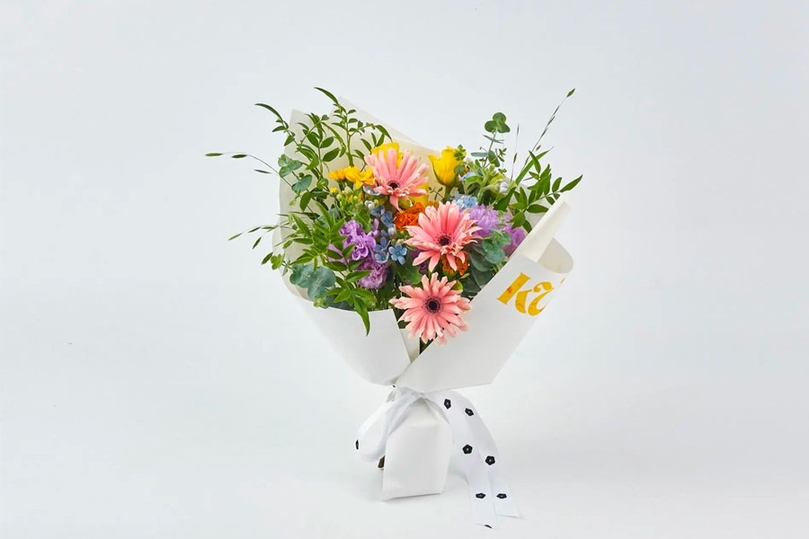 韓國の花屋からの美しい花束の配達。新鮮で明るい花々で愛する人を驚かせましょう。オンラインでご註文可能。