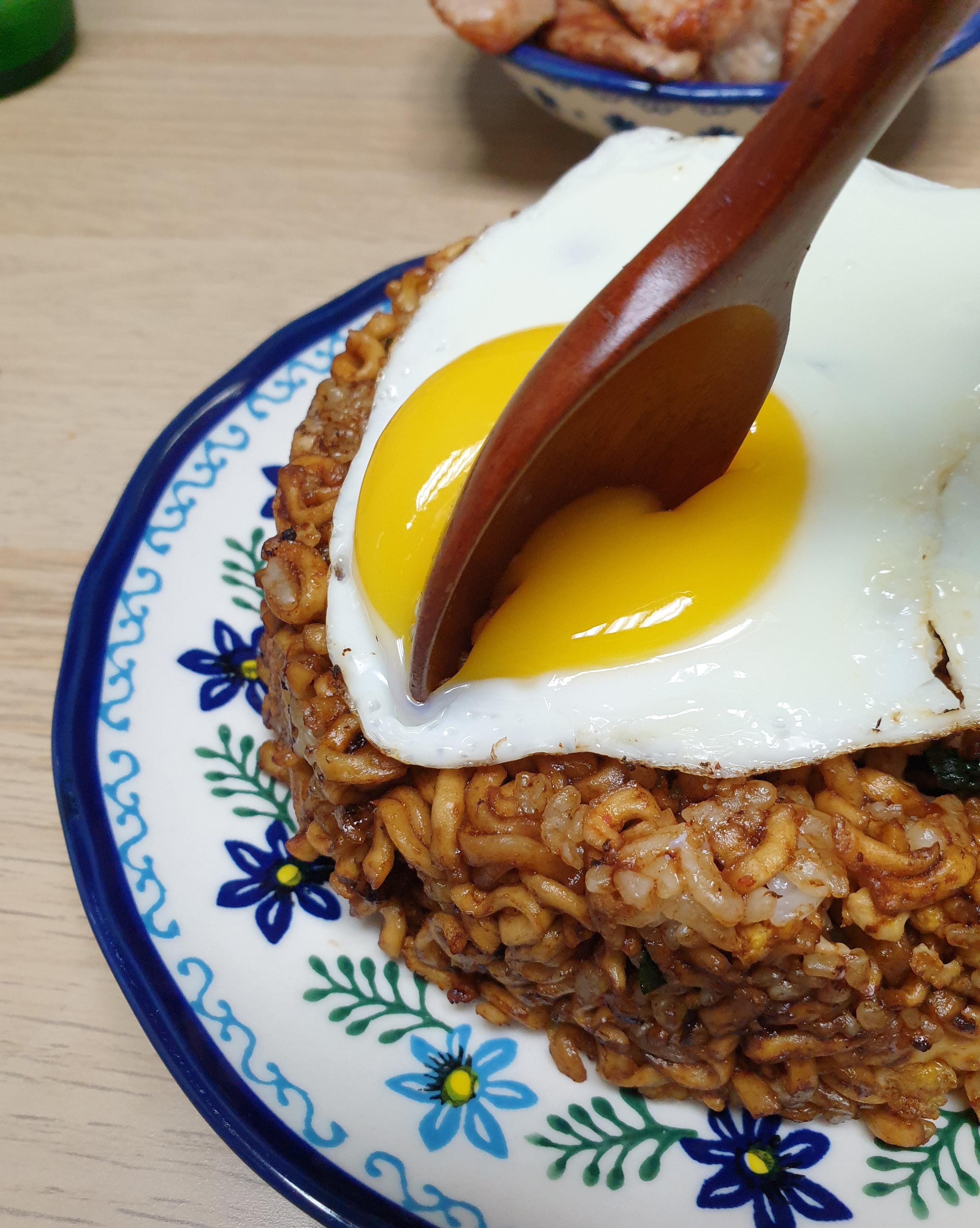 Instant Ramen Fried Rice Recipe How to make the perfect Shin ramen fried rice and Capaguri fried rice at home