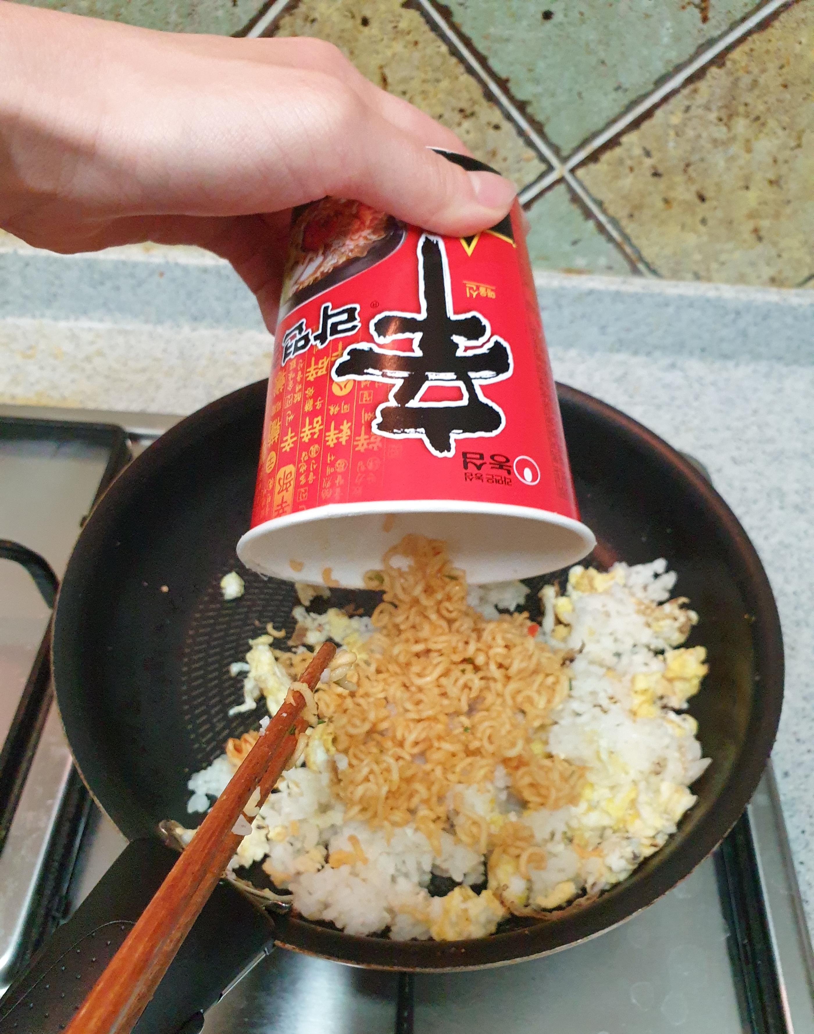 韓国おうち時間、韓国、韓国自宅時間、自宅待機、おうち時間、韓国料理、韓国、韓国ラーメン、チャパグリ、ノグリ、パラサイト、寄生虫、半地下の家族、辛ラーメン、シンラミョン、韓国グルメ、タルゴナ、タルゴナコーヒー、ダルゴナ、ダルゴナコーヒー、韓国カフェ、韓国コーヒー、ハンドメイド、おうちカフェ、韓国流行、韓国人気、オルチャン、韓国モデル、韓国ユーチューバー、韓国YouTube、韓国ユーチューブ、ユーチューブ人気、韓国豚トロ、豚トロ、ジャージャー麵、チャーハン、炒飯、韓国炒飯、韓国混ぜごはん、ポックンパ