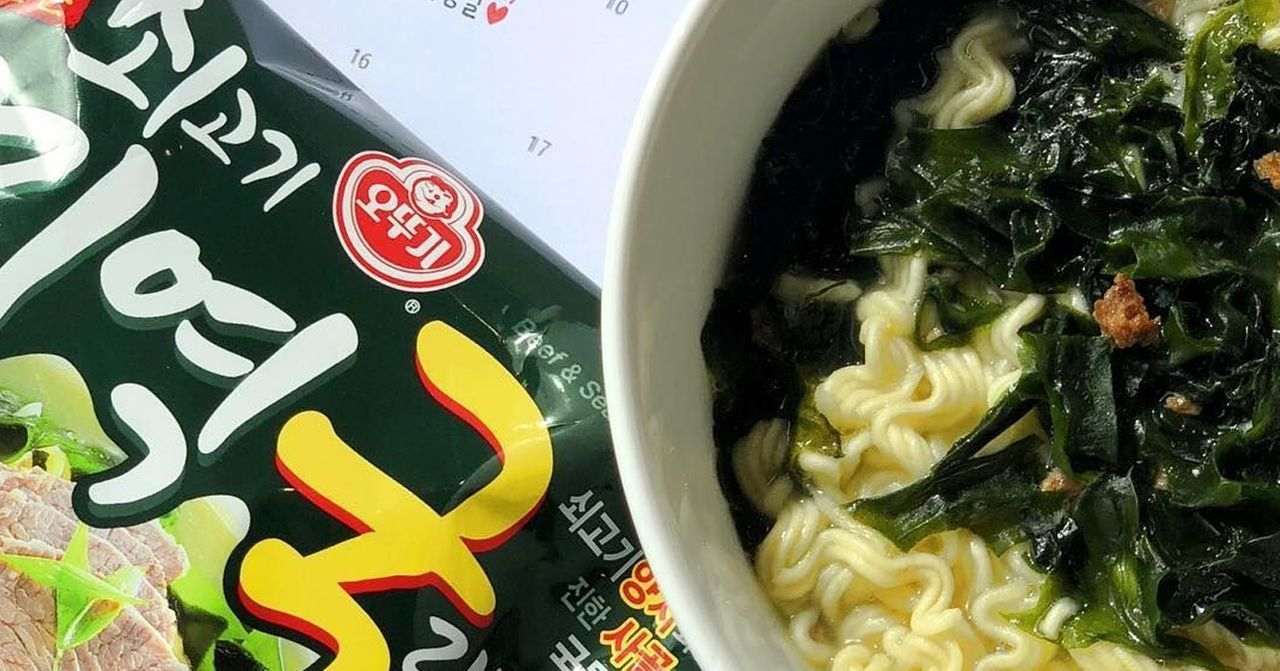 這款泡麵加入了大量海帶和蔬菜，增添了健康元素，更加美味可口。