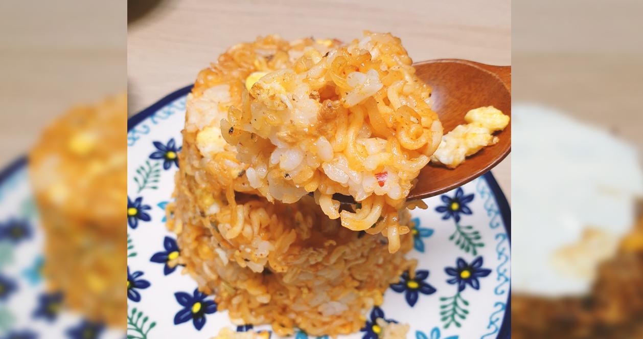 Công thức làm món cơm rang trộn mì đang hot tại Hàn Quốc