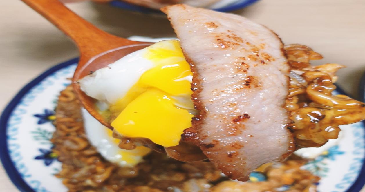 Công thức làm món cơm rang trộn mì đang hot tại Hàn Quốc