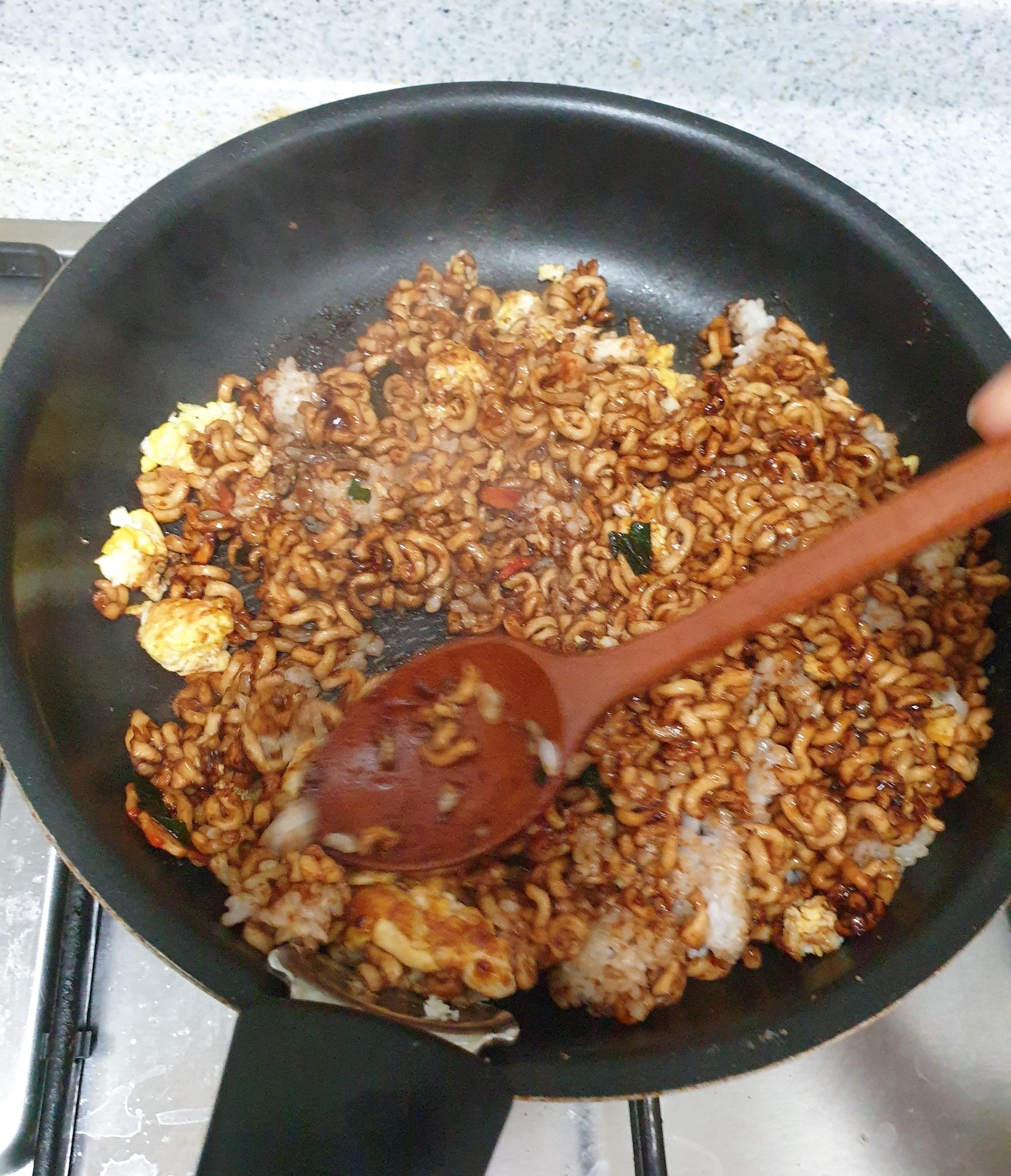 Instant Ramen Fried Rice Recipe How to make the perfect Shin ramen fried rice and Capaguri fried rice at home