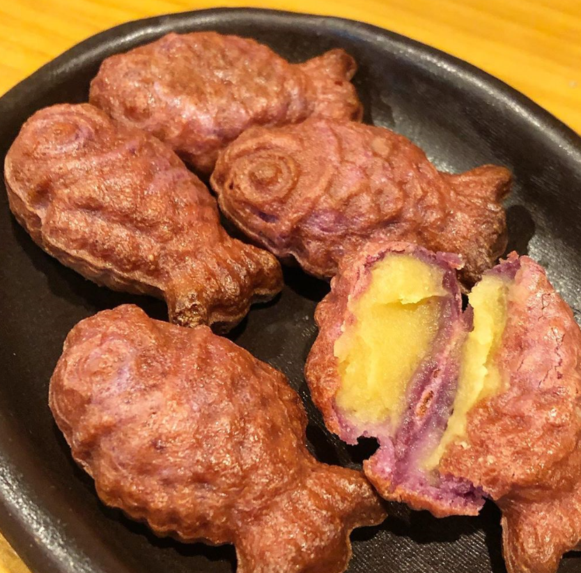 紫芋とチョコレートが特徴の一口でパクッたい焼きの断面画像