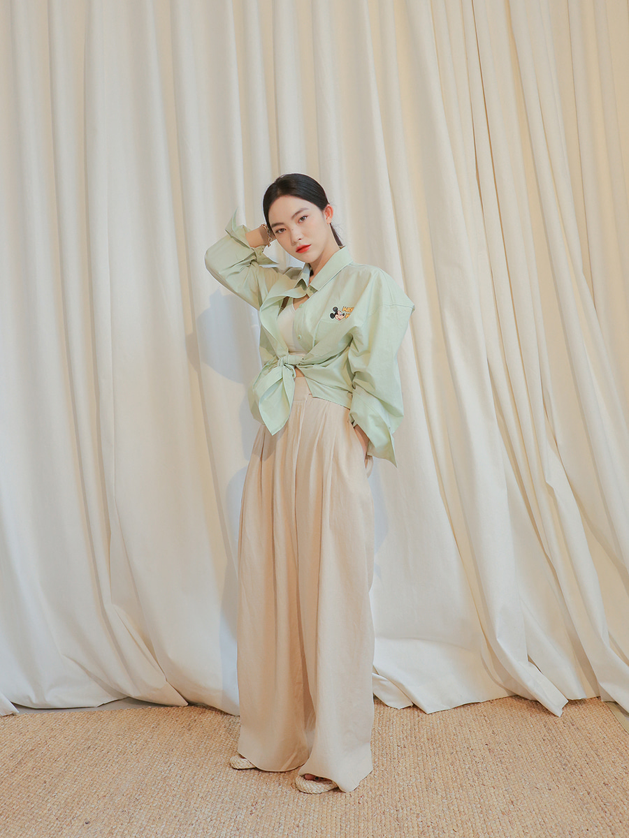 เสื้อเชิ้ตขนาดใหญ่พิเศษลายมิกกี้เมาส์ สีเขียวอ่อน ผูกปลายเสื้อให้เป็นปมด้านหน้าเพื่อให้ได้ลุคแบบเกาหลีอินเทรนด์