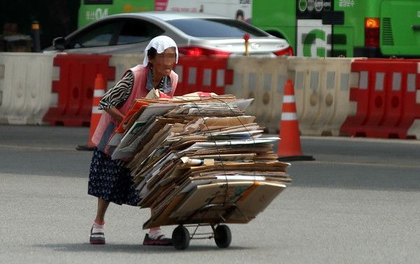 .. ข้อความสุดท้ายที่พนักงานรักษาความปลอดภัยได้เขียนทิ้งไว้ในจดหมาย เขาโดยแรงกดดันจากผู้พักอาศัยและจากไปพร้อมความไม่ยุติธรรม ประชาชนกว่า 3 แสนคนร่วมลงชื่อเรียกร้องความยุติธรรมให้เขา!