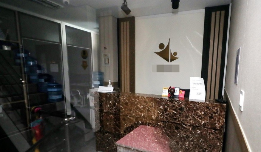 補習班內部前台，給人感覺整潔且井然有序，似乎近期少人使用。