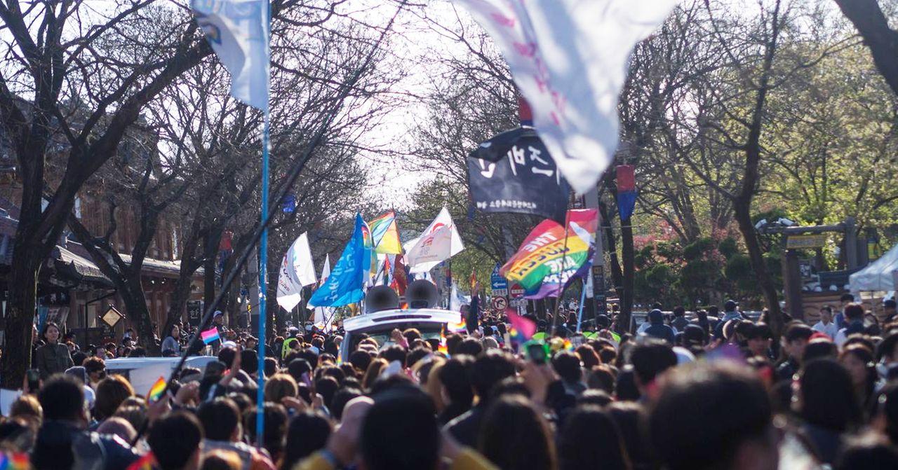 จากรีวิว สู่การล่าแม่มด การตามหาคนที่ติดเชื้อจากโบสถ์ชินชอนจีและอิแทวอนเริ่มเข้าใกล้การล่าแม่มดเข้าไปเรื่อย ๆ