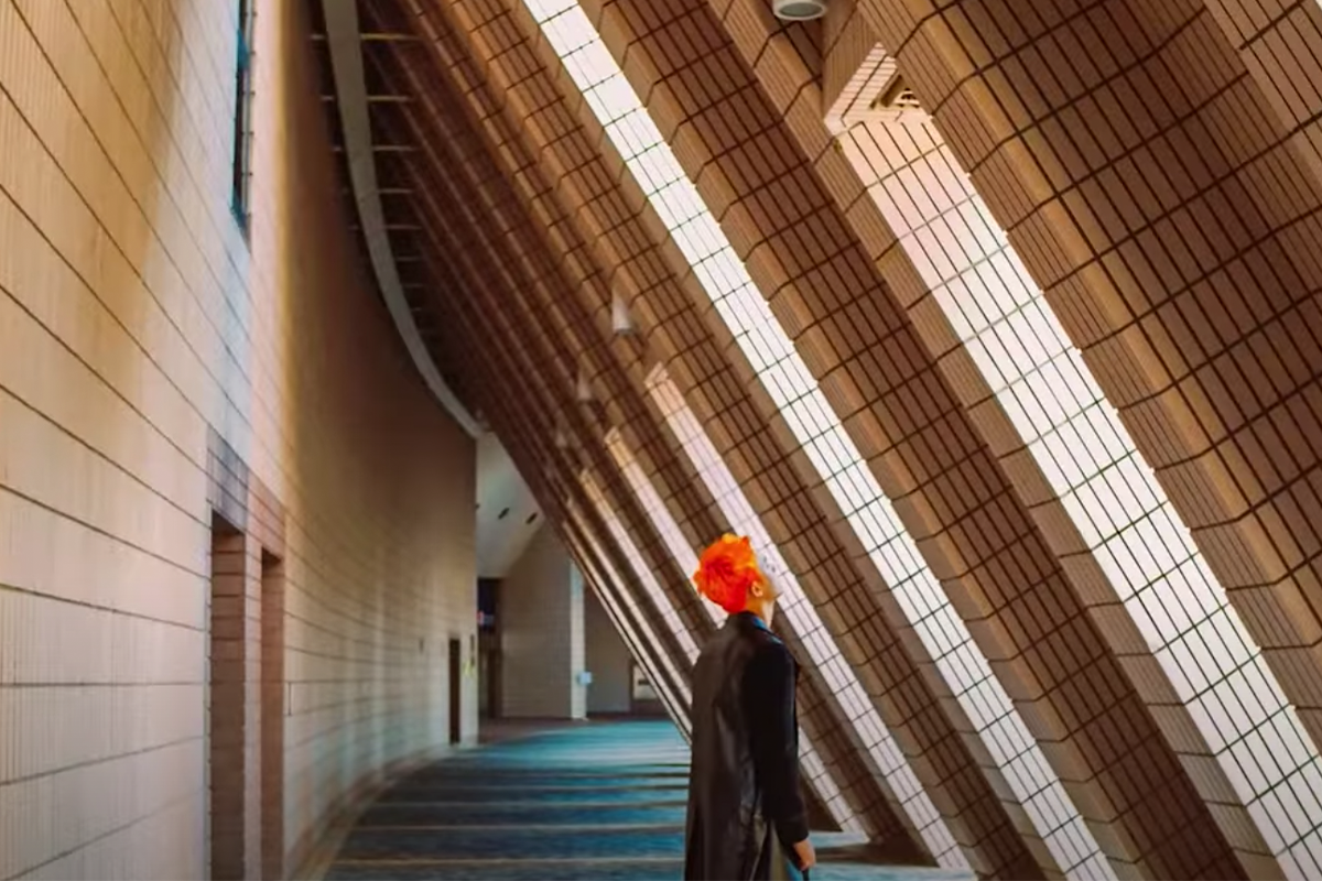 香港文化中心內的幾何坍塌角度走廊