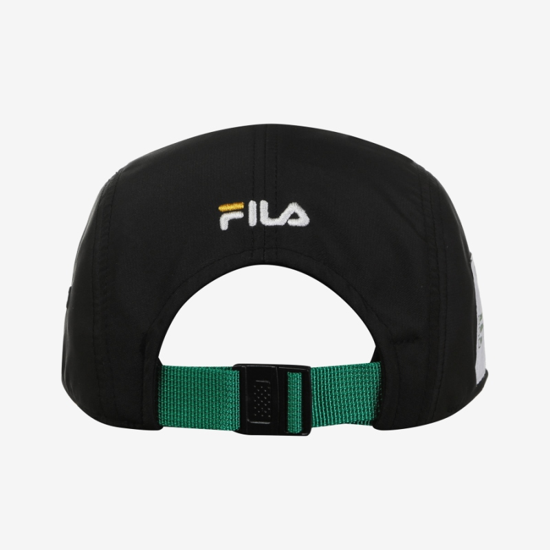 FILA x SUBWAY鴨舌帽背面展示，結合FILA標誌與綠色搭扣。