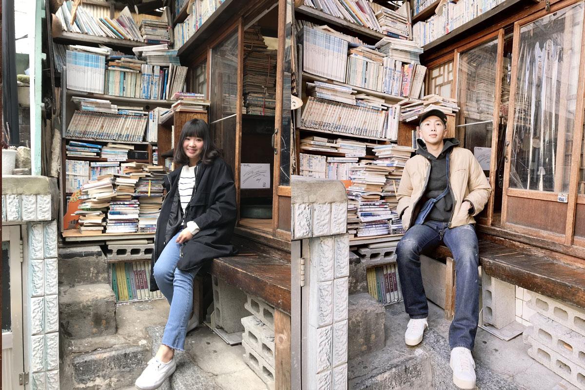 ภายในแดโอ ซอจอม คาเฟ่ มีเก้าอี้และโต๊ะล้อมรอบไปด้วยรูปภาพและโปสเตอร์ของศิลปินชื่อดังวางประดับบนผนังข้าง ๆ