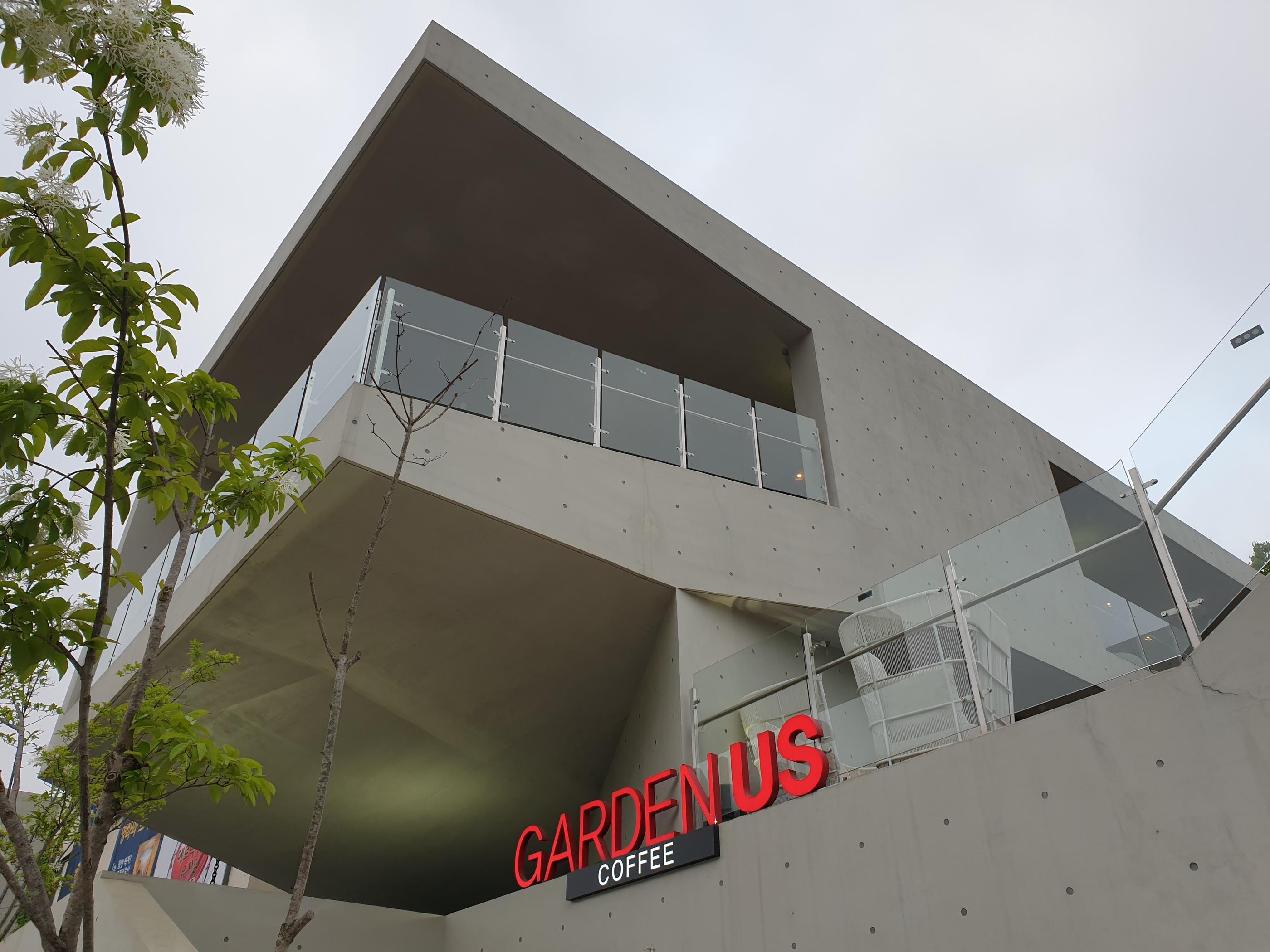 韓国、韓国カフェ、ソウル、ソウルカフェ、カフェ、大きなカフェ、パジュ、パジュカフェ、ソウル近郊、ソウル周辺、ソウル以外、ヒーリングカフェ、映えカフェ、インスタ映えカフェ、大きいカフェ、森のカフェ、森カフェ、パジュアウトレット、韓国人、韓国流行、韓国大好きカフェ