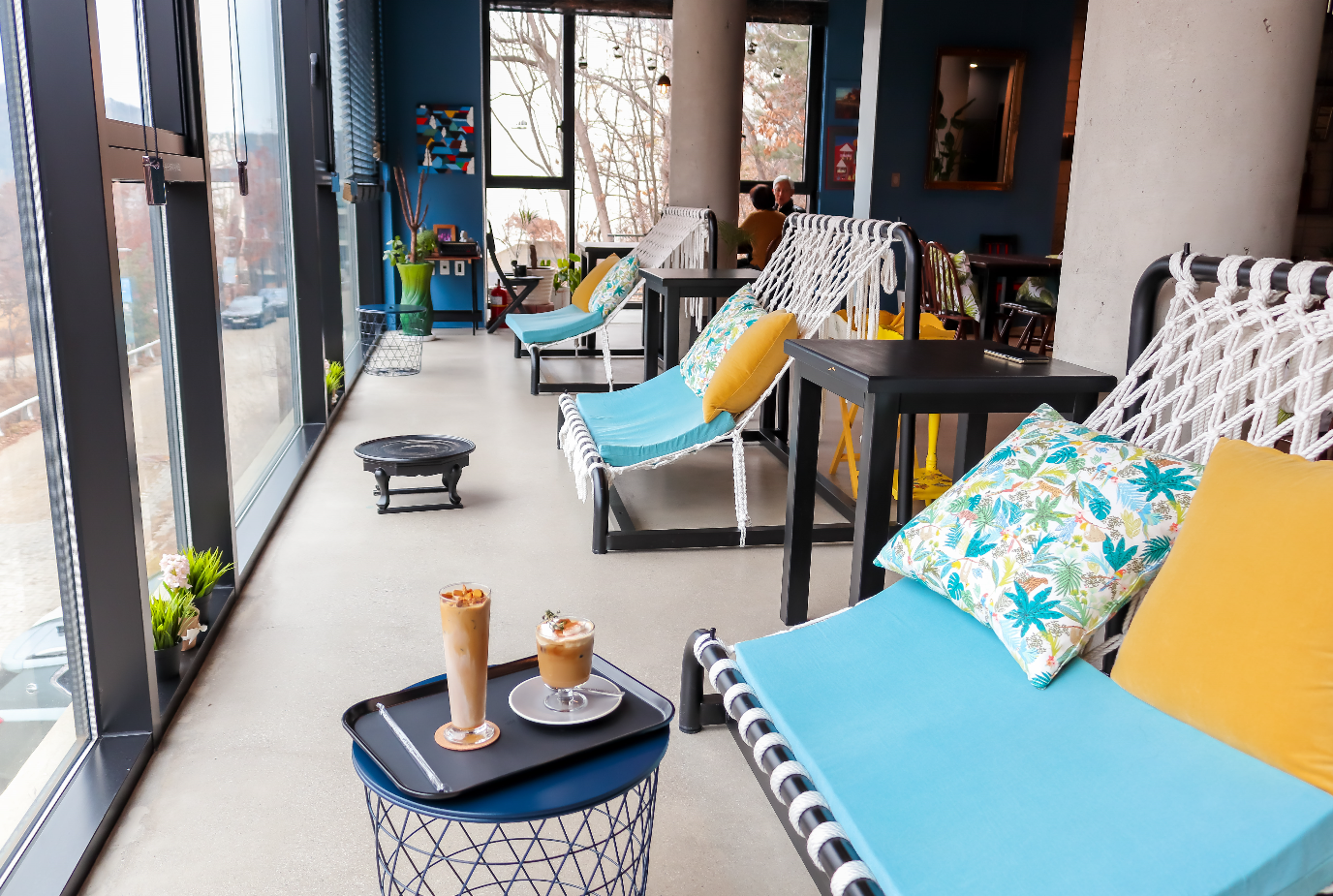 韓国、韓国カフェ、ソウル、ソウルカフェ、カフェ、大きなカフェ、パジュ、パジュカフェ、ソウル近郊、ソウル周辺、ソウル以外、ヒーリングカフェ、映えカフェ、インスタ映えカフェ、大きいカフェ、森のカフェ、森カフェ、パジュアウトレット、韓国人、韓国流行、韓国大好きカフェ、ヘイリマウル、ヘイリ村、ヘイリ、韓国マカロン、韓国パン、大きなパン屋、ベーカリーカフェ