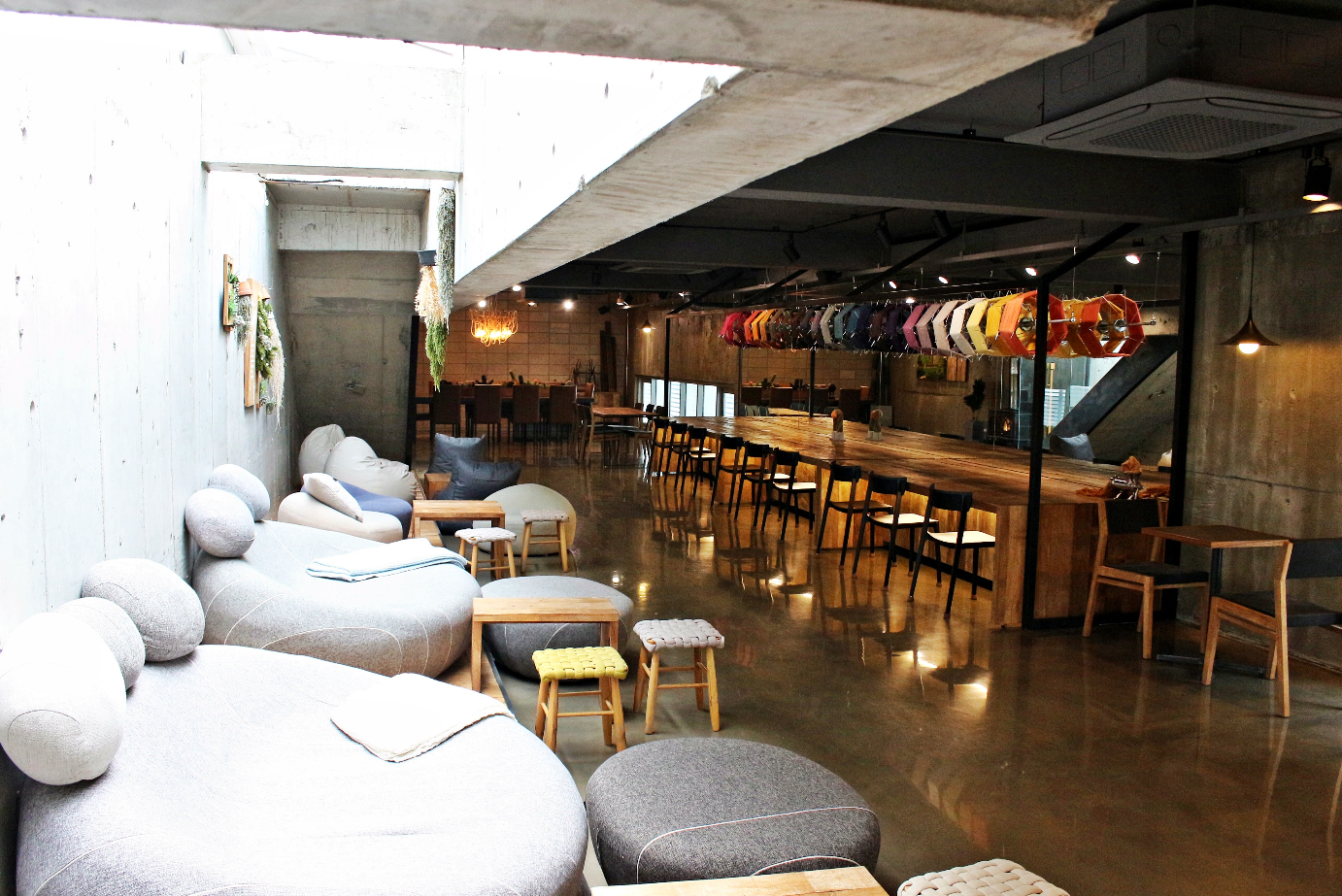 韓国、韓国カフェ、ソウル、ソウルカフェ、カフェ、大きなカフェ、パジュ、パジュカフェ、ソウル近郊、ソウル周辺、ソウル以外、ヒーリングカフェ、映えカフェ、インスタ映えカフェ、大きいカフェ、森のカフェ、森カフェ、パジュアウトレット、韓国人、韓国流行、韓国大好きカフェ、ヘイリマウル、ヘイリ村、ヘイリ、韓国マカロン、韓国パン、大きなパン屋、ベーカリーカフェ