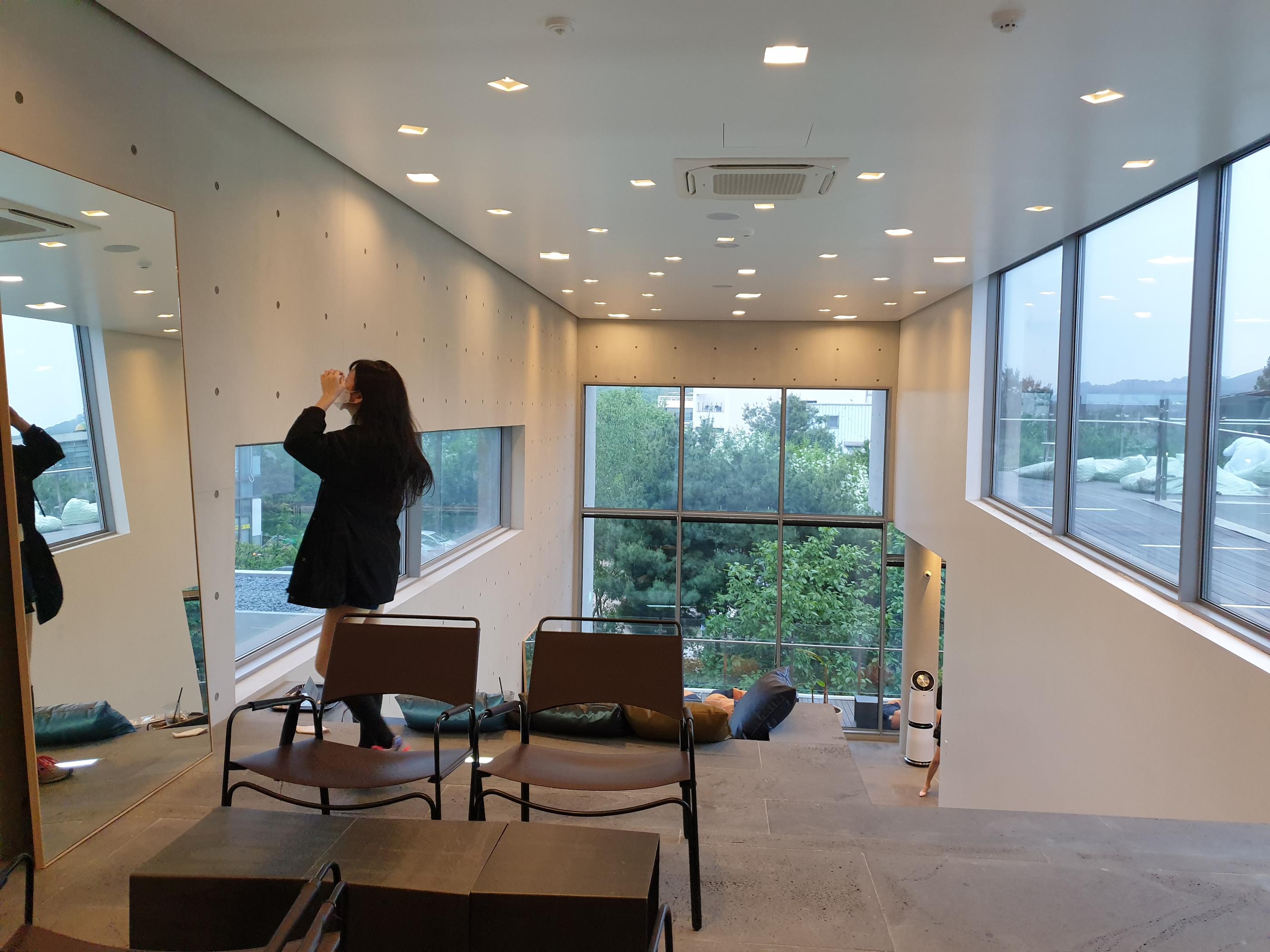 韓国、韓国カフェ、ソウル、ソウルカフェ、カフェ、大きなカフェ、パジュ、パジュカフェ、ソウル近郊、ソウル周辺、ソウル以外、ヒーリングカフェ、映えカフェ、インスタ映えカフェ、大きいカフェ、森のカフェ、森カフェ、パジュアウトレット、韓国人、韓国流行、韓国大好きカフェ、ヘイリマウル、ヘイリ村、ヘイリ、韓国マカロン、韓国パン、大きなパン屋、ベーカリーカフェ