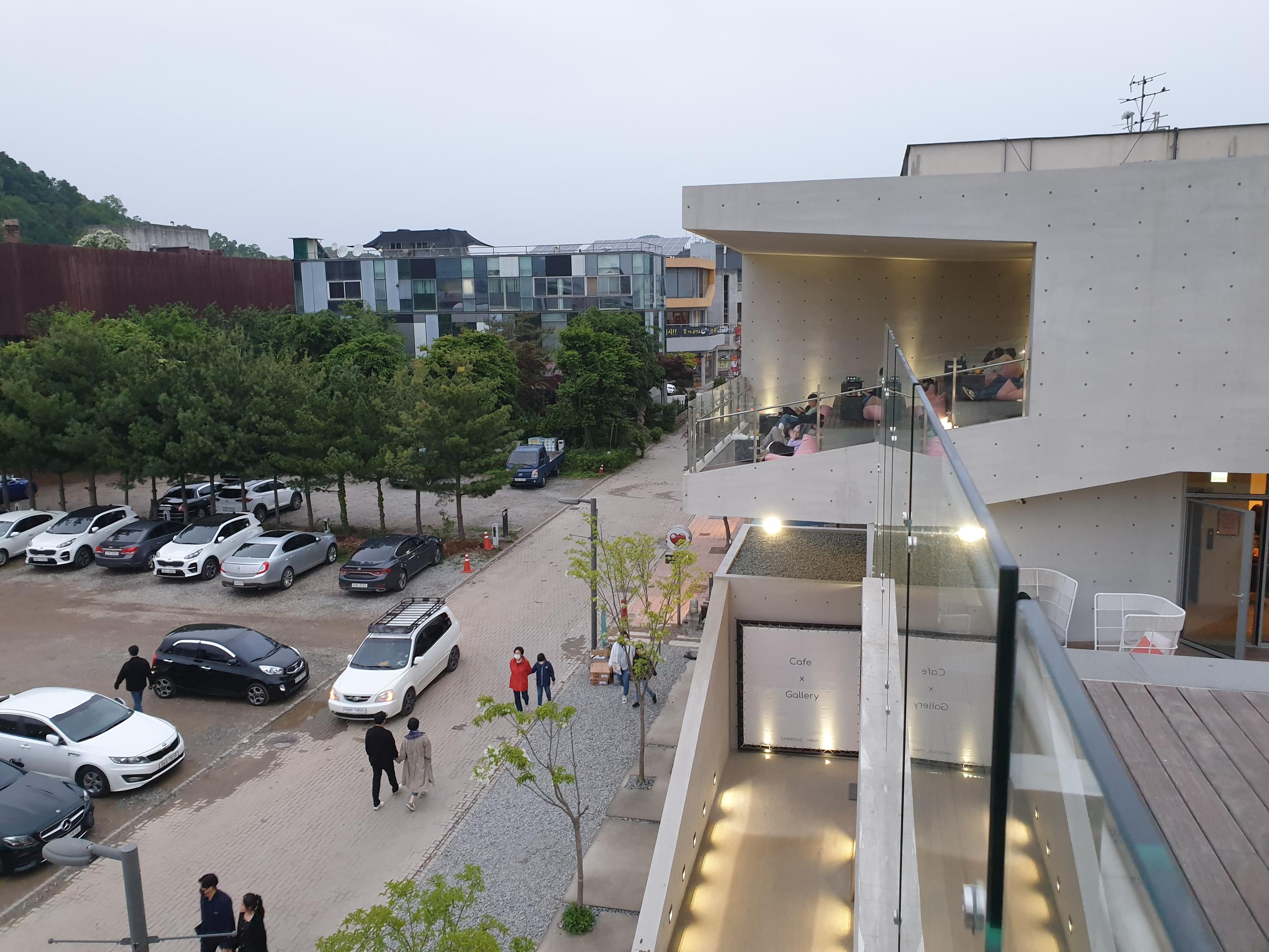 韓国、韓国カフェ、ソウル、ソウルカフェ、カフェ、大きなカフェ、パジュ、パジュカフェ、ソウル近郊、ソウル周辺、ソウル以外、ヒーリングカフェ、映えカフェ、インスタ映えカフェ、大きいカフェ、森のカフェ、森カフェ、パジュアウトレット、韓国人、韓国流行、韓国大好きカフェ、ヘイリマウル、ヘイリ村、ヘイリ、韓国マカロン、韓国パン、大きなパン屋、ベーカリーカフェ