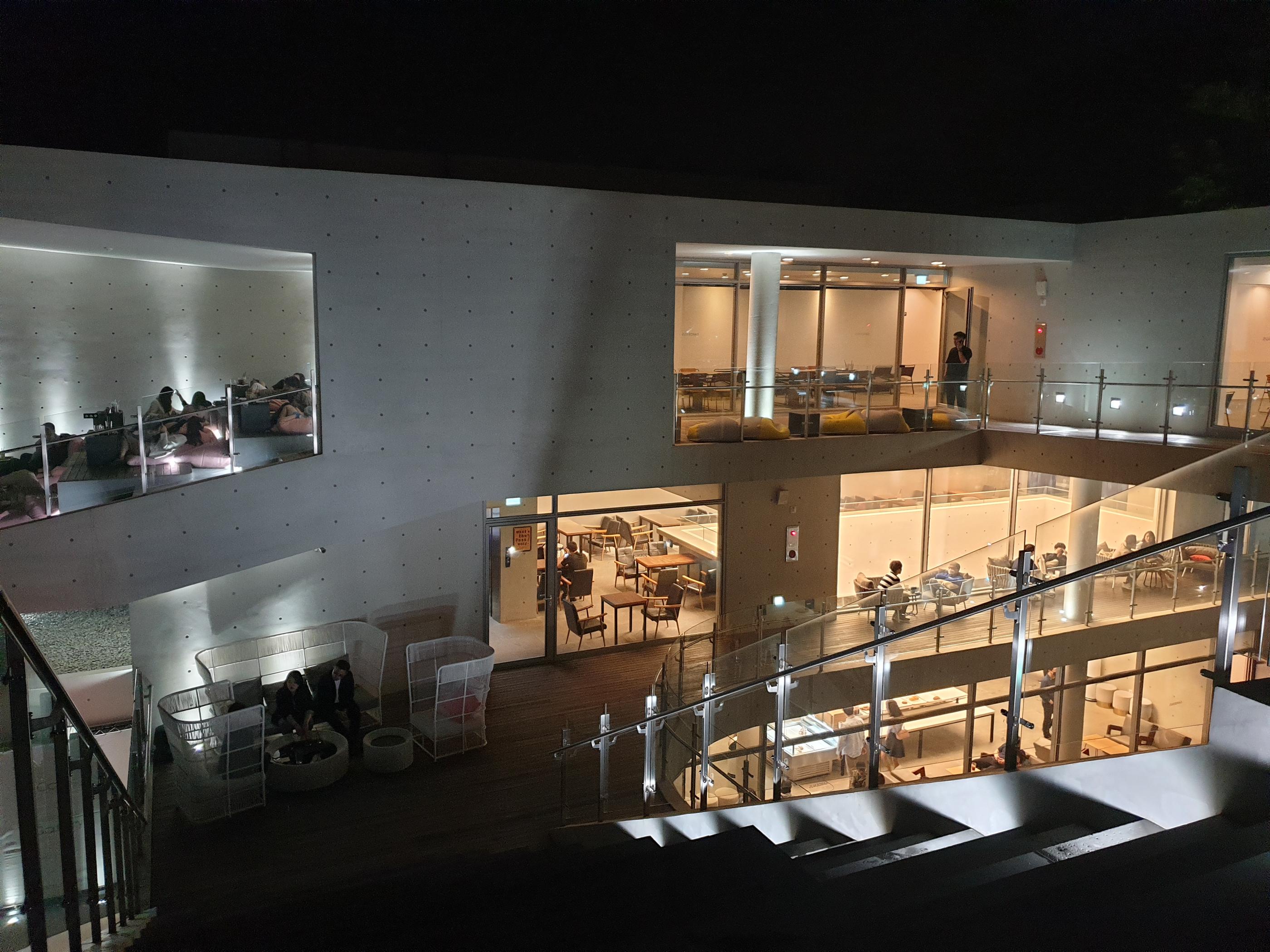 韓国、韓国カフェ、ソウル、ソウルカフェ、カフェ、大きなカフェ、パジュ、パジュカフェ、ソウル近郊、ソウル周辺、ソウル以外、ヒーリングカフェ、映えカフェ、インスタ映えカフェ、大きいカフェ、森のカフェ、森カフェ、パジュアウトレット、韓国人、韓国流行、韓国大好きカフェ、ヘイリマウル、ヘイリ村、ヘイリ、韓国マカロン、韓国パン、大きなパン屋、ベーカリーカフェ