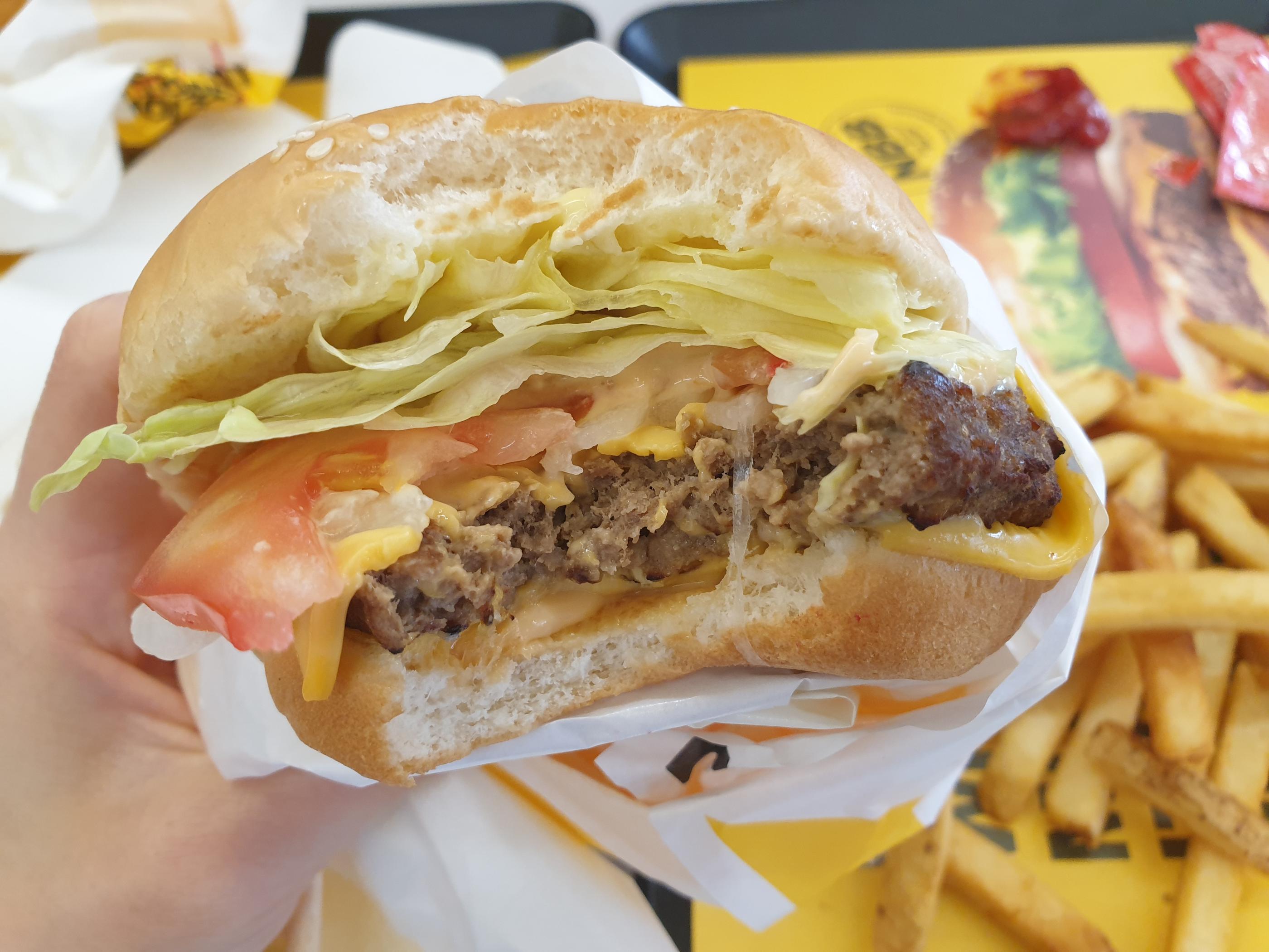 韓国、韓国ハンバーガー、ハンバーガー、ノーブランド、NoBrand、韓国カフェ、韓国チェーン店、韓国フランチャイズ、韓国ロッテリア、韓国イーマート、マート、韓国ブランド、バーガー、バーガーチェーン、モクドン、モクドン駅、木洞駅、木洞、ウルチロ4街、ウルチロ、チョンガク、鐘路、鐘閣、コンデ、建国大学入口、ノーブランドバーガー