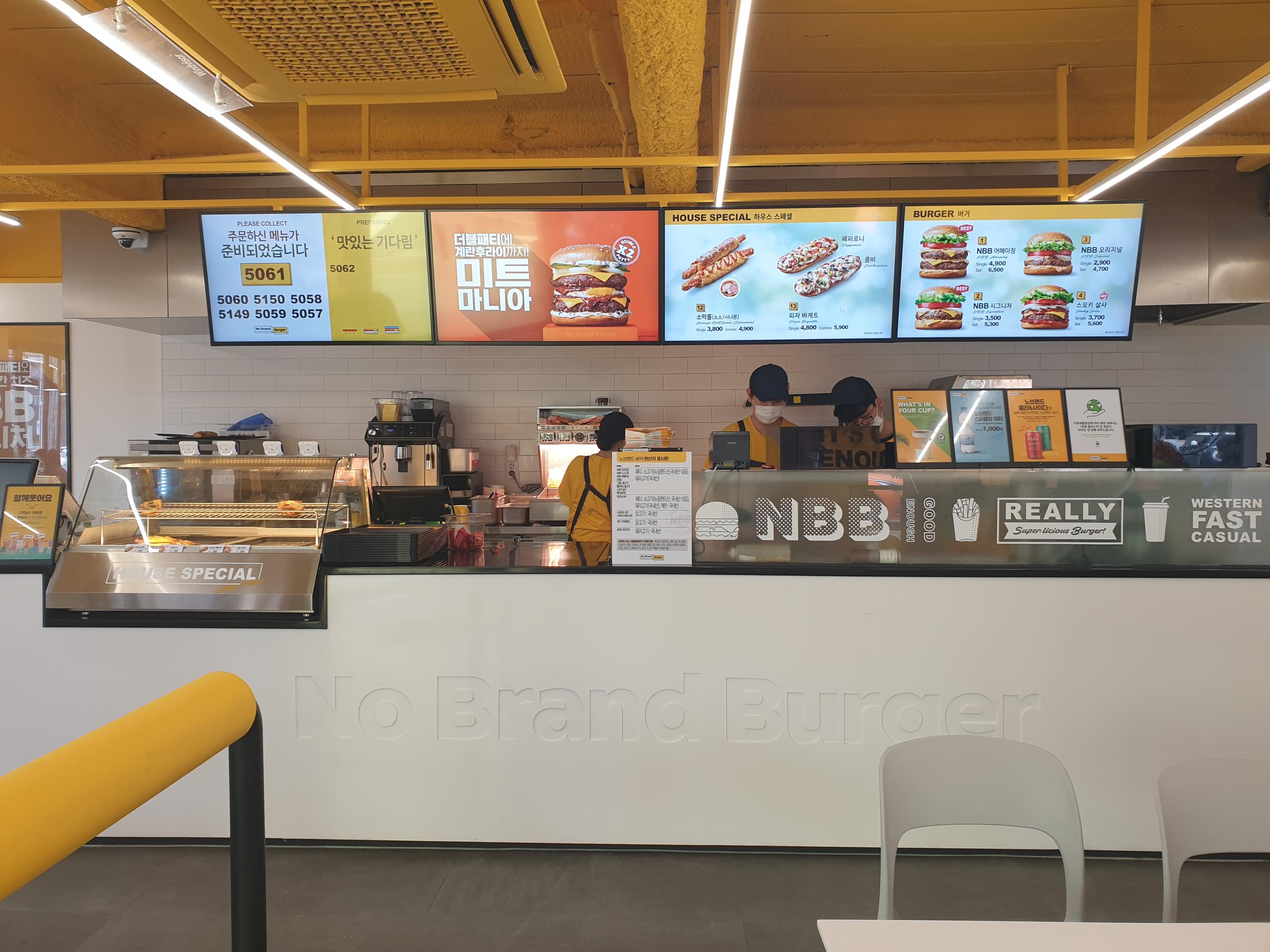 韓国、韓国ハンバーガー、ハンバーガー、ノーブランド、NoBrand、韓国カフェ、韓国チェーン店、韓国フランチャイズ、韓国ロッテリア、韓国イーマート、マート、韓国ブランド、バーガー、バーガーチェーン、モクドン、モクドン駅、木洞駅、木洞、ウルチロ4街、ウルチロ、チョンガク、鐘路、鐘閣、コンデ、建国大学入口、ノーブランドバーガー