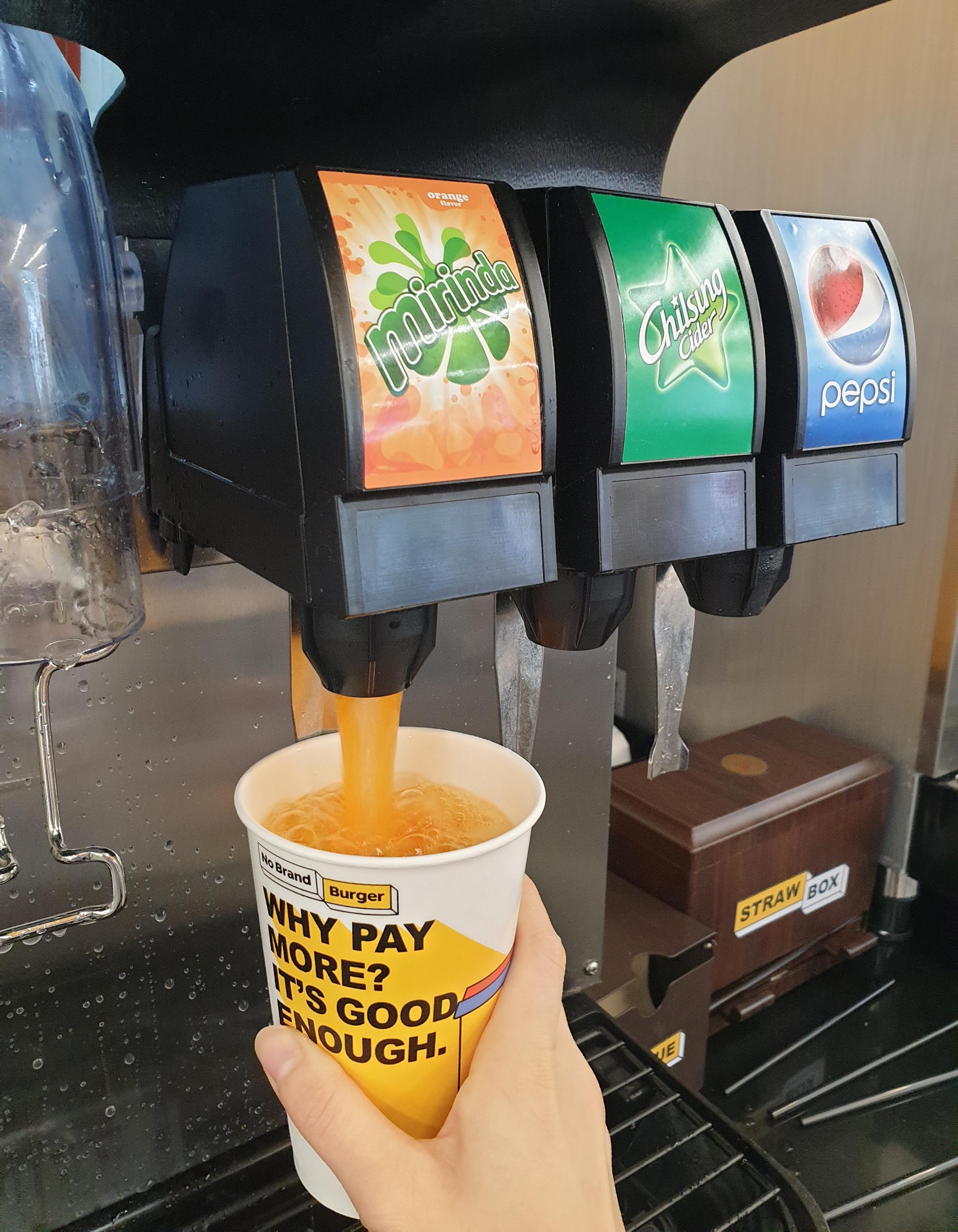 韓国、韓国ハンバーガー、ハンバーガー、ノーブランド、NoBrand、韓国カフェ、韓国チェーン店、韓国フランチャイズ、韓国ロッテリア、韓国イーマート、マート、韓国ブランド、バーガー、バーガーチェーン、モクドン、モクドン駅、木洞駅、木洞、ウルチロ4街、ウルチロ、チョンガク、鐘路、鐘閣、コンデ、建国大学入口、ノーブランドバーガー