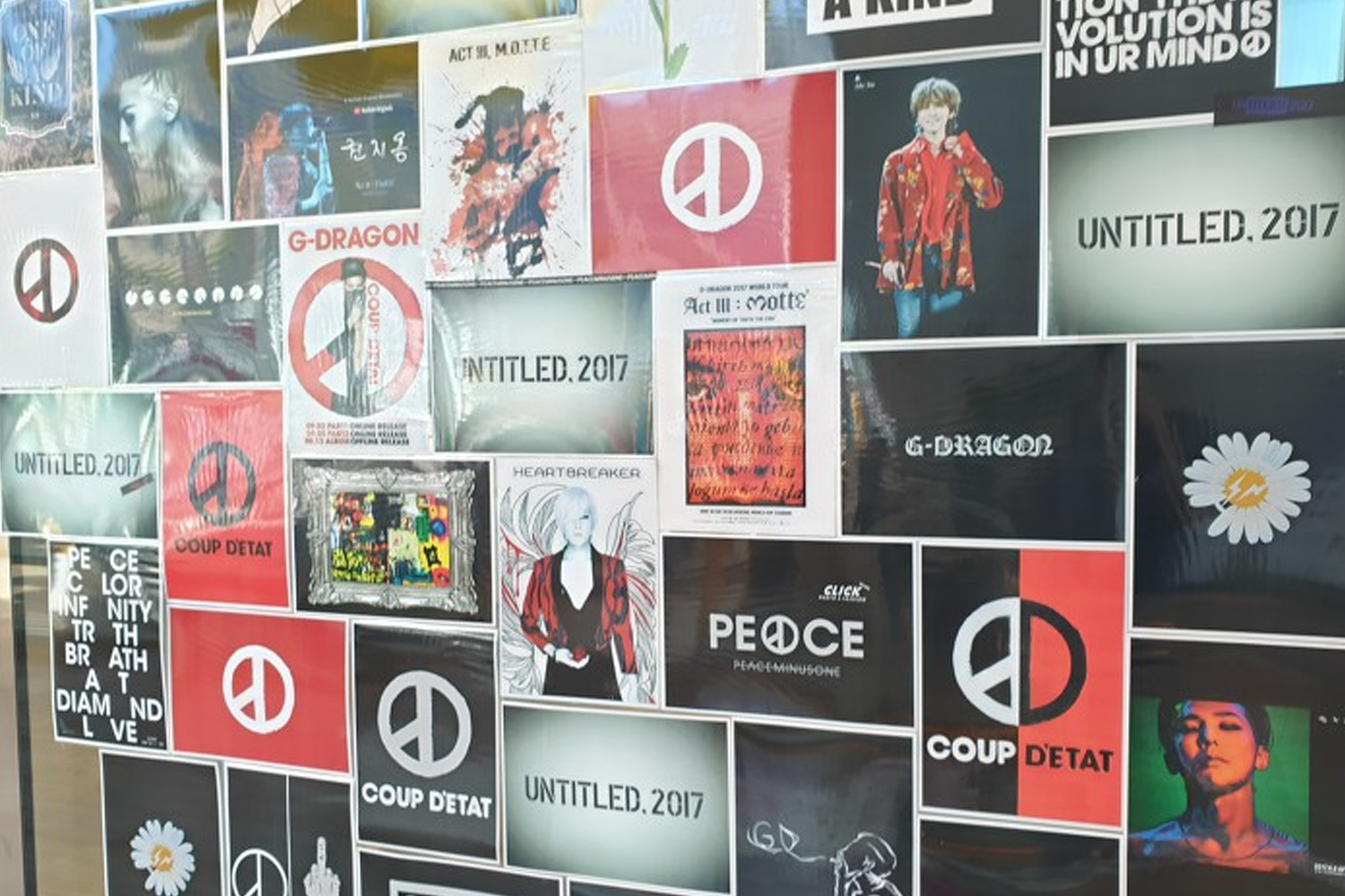 UNTITLED 2017咖啡廳，專輯設計牆面