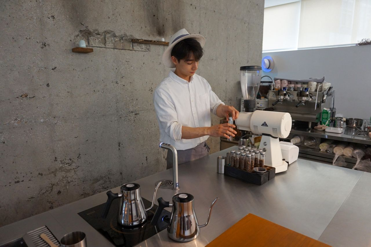 韓国芸能人が運営するカフェ、韓国観光、韓国旅行、韓国芸能人、韓流スター、韓国アイドル、韓国カフェ、ホンデカフェ、済州島カフェ、コンデカフェ、イジョンソク、ユアイン、パクジョンミン、イェソン、ソンミノ、ジョンヨプ、ペヨンジュン、Dos2、テジナ、ジードラゴン、人気のお店、有名なお店、美味しいお店、