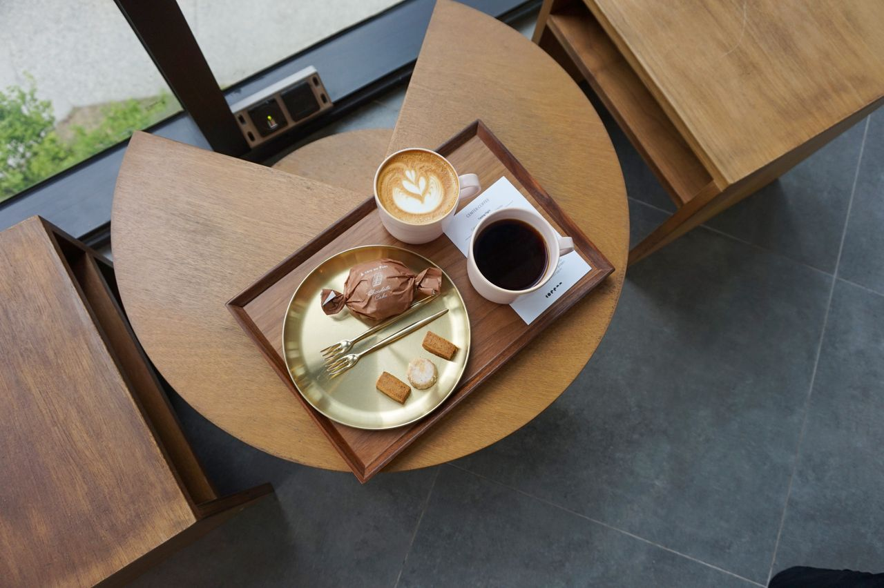 韓国芸能人が運営するカフェ、韓国観光、韓国旅行、韓国芸能人、韓流スター、韓国アイドル、韓国カフェ、ホンデカフェ、済州島カフェ、コンデカフェ、イジョンソク、ユアイン、パクジョンミン、イェソン、ソンミノ、ジョンヨプ、ペヨンジュン、Dos2、テジナ、ジードラゴン、人気のお店、有名なお店、美味しいお店、