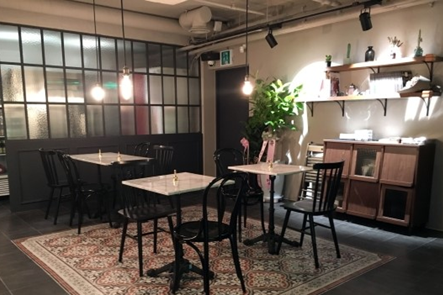 Mouse Rabbit咖啡廳，賣場內景觀