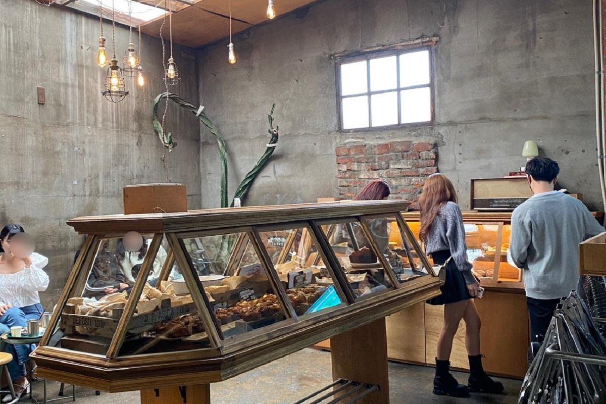 文来、ムルレ、韓国カフェ、おしゃれカフェ、レトロカフェ、ベーカリーカフェ、RUST BAKERY、パン屋さん、カフェ巡り、ソウルカフェ