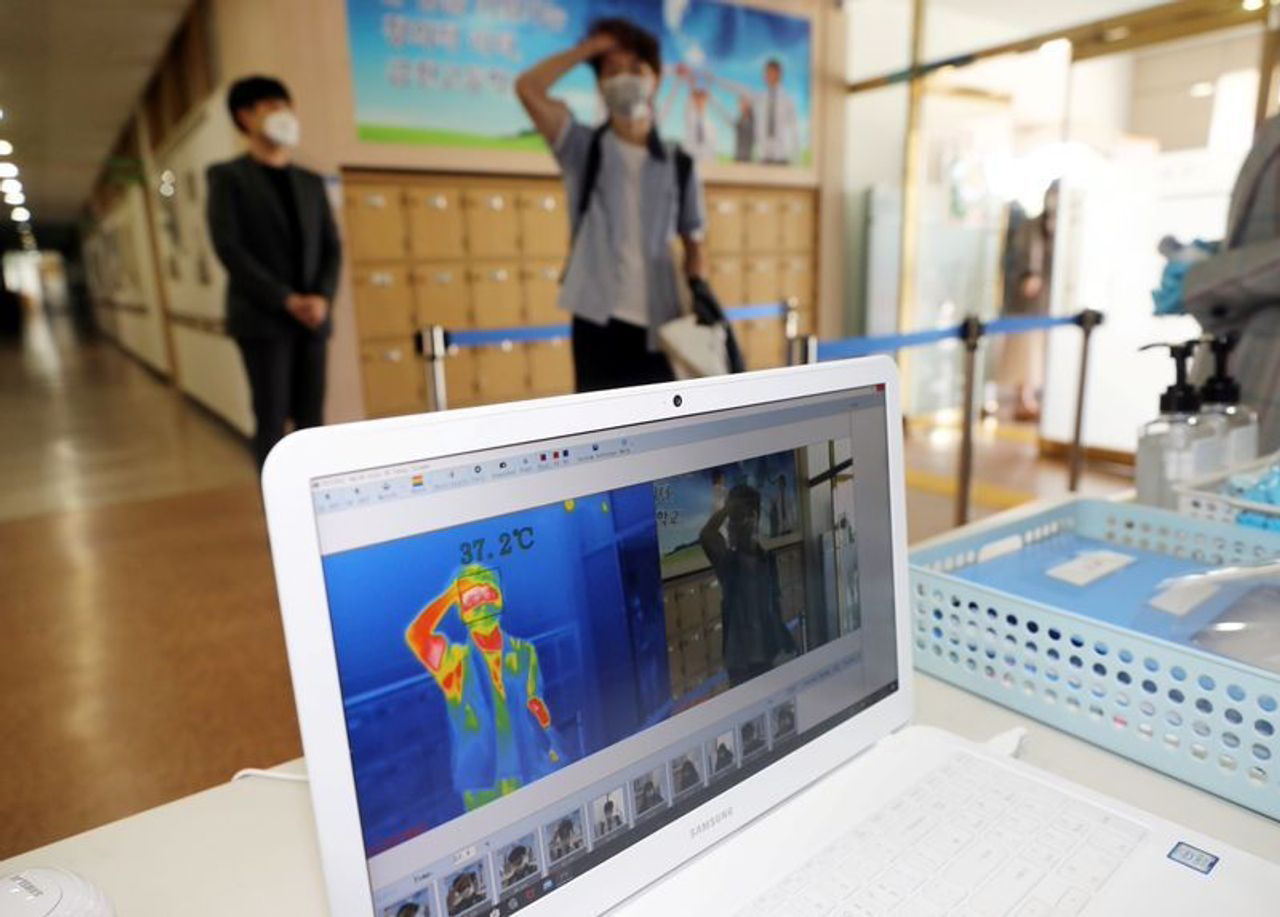 โรงเรียนในเกาหลีใต้เริ่มเปิดเทอมและกลับมาทำการเรียนการสอนอีกครั้ง! สร้างทั้งความสุขและความกังวลให้กับนักเรียน, ครูและผู้ปกครอง รวมไปถึงประเทศ