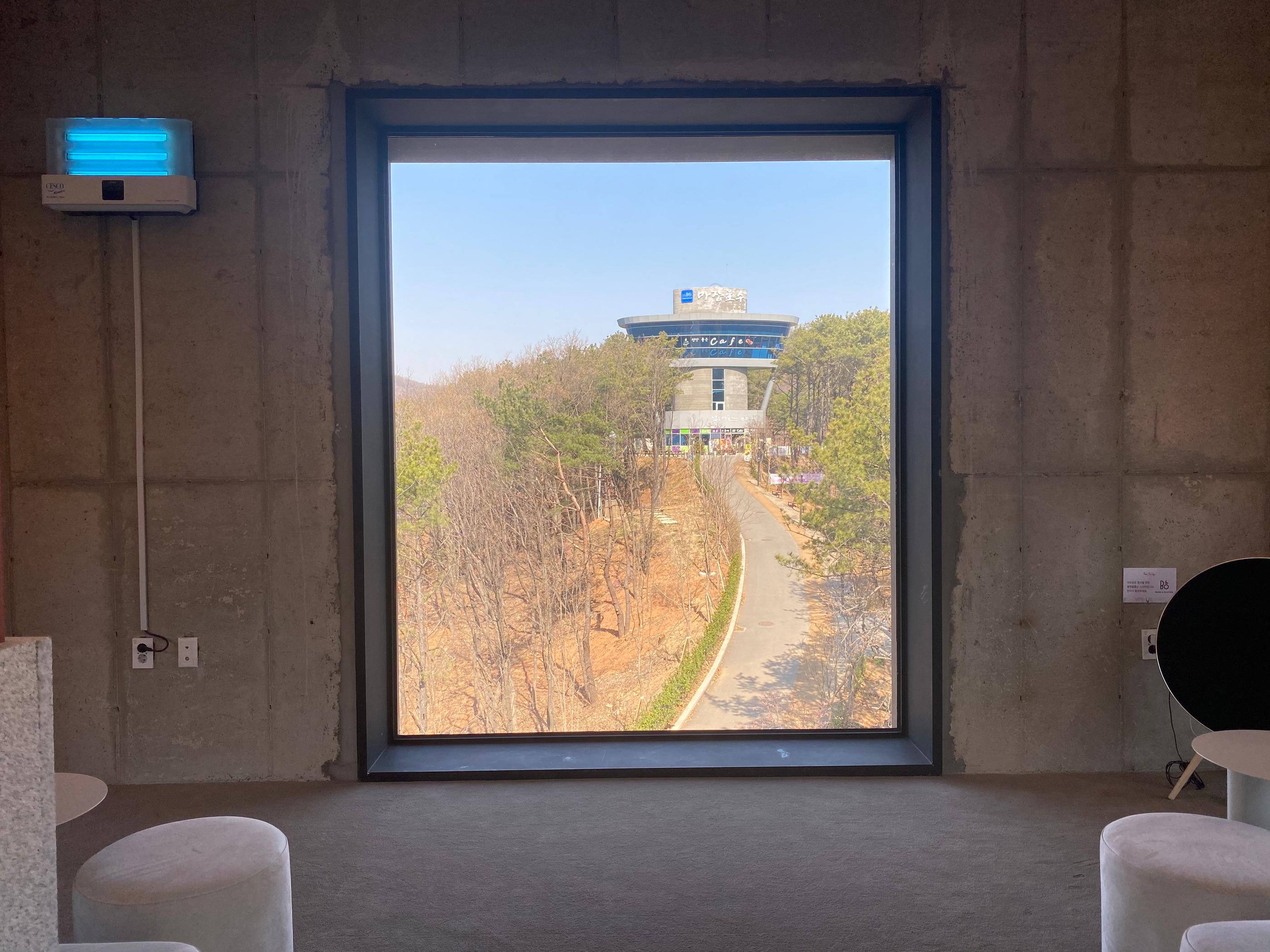 韓国カフェ、韓国、ソウル、パジュ、パジュカフェ、ソウルカフェ、韓国湖、湖の見えるカフェ、韓国景色のいいカフェ、景色の良いカフェ、レッドブリッジ、赤い橋、赤橋、韓国パン、韓国日帰り旅行、日帰り旅行、タンイルチギ、韓国日帰り、ソウル郊外、ソウル郊外カフェ、ソウル近所、ソウル近く、ソウル周辺