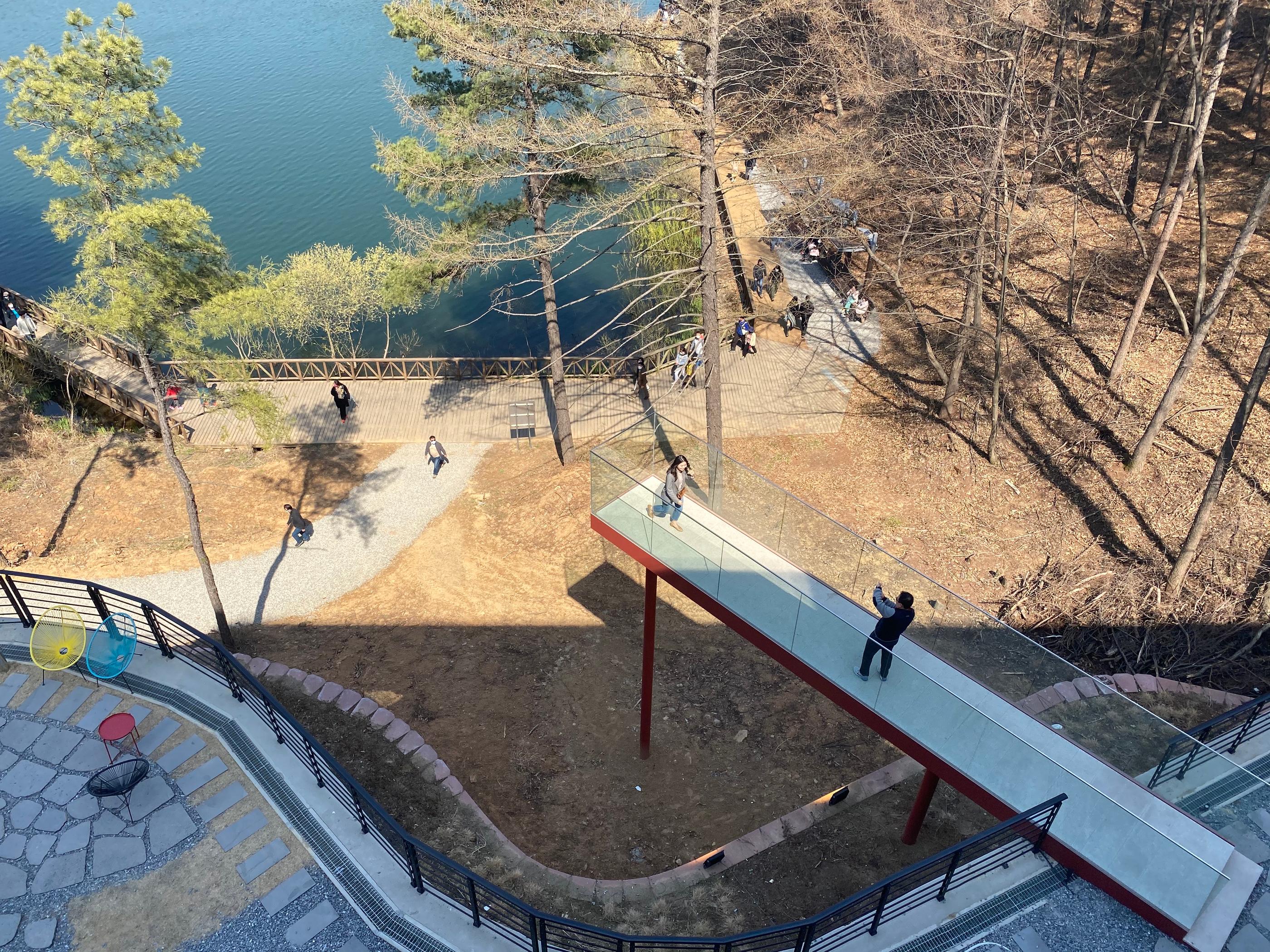 韓国カフェ、韓国、ソウル、パジュ、パジュカフェ、ソウルカフェ、韓国湖、湖の見えるカフェ、韓国景色のいいカフェ、景色の良いカフェ、レッドブリッジ、赤い橋、赤橋、韓国パン、韓国日帰り旅行、日帰り旅行、タンイルチギ、韓国日帰り、ソウル郊外、ソウル郊外カフェ、ソウル近所、ソウル近く、ソウル周辺