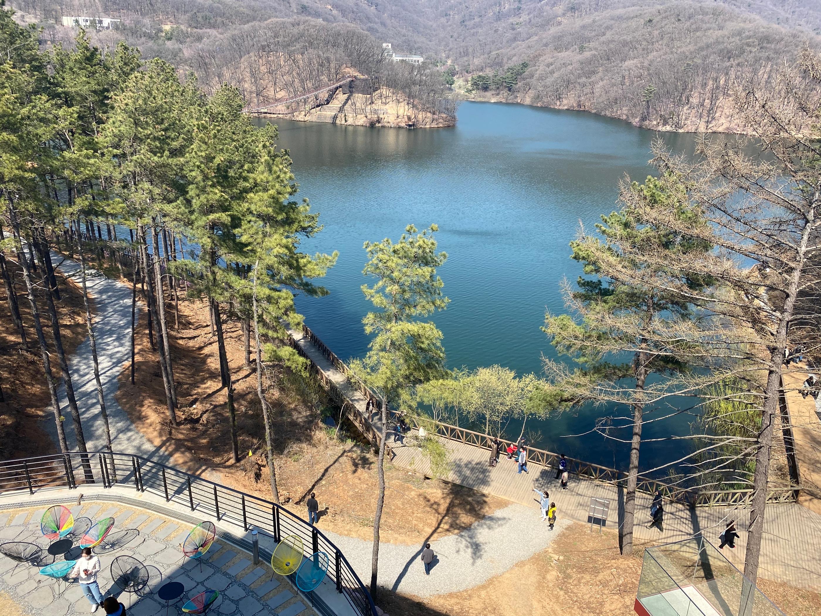 韓国カフェ、韓国、ソウル、パジュ、パジュカフェ、ソウルカフェ、韓国湖、湖の見えるカフェ、韓国景色のいいカフェ、景色の良いカフェ、レッドブリッジ、赤い橋、赤橋、韓国パン、韓国日帰り旅行、日帰り旅行、タンイルチギ、韓国日帰り、ソウル郊外、ソウル郊外カフェ、ソウル近所、ソウル近く、ソウル周辺