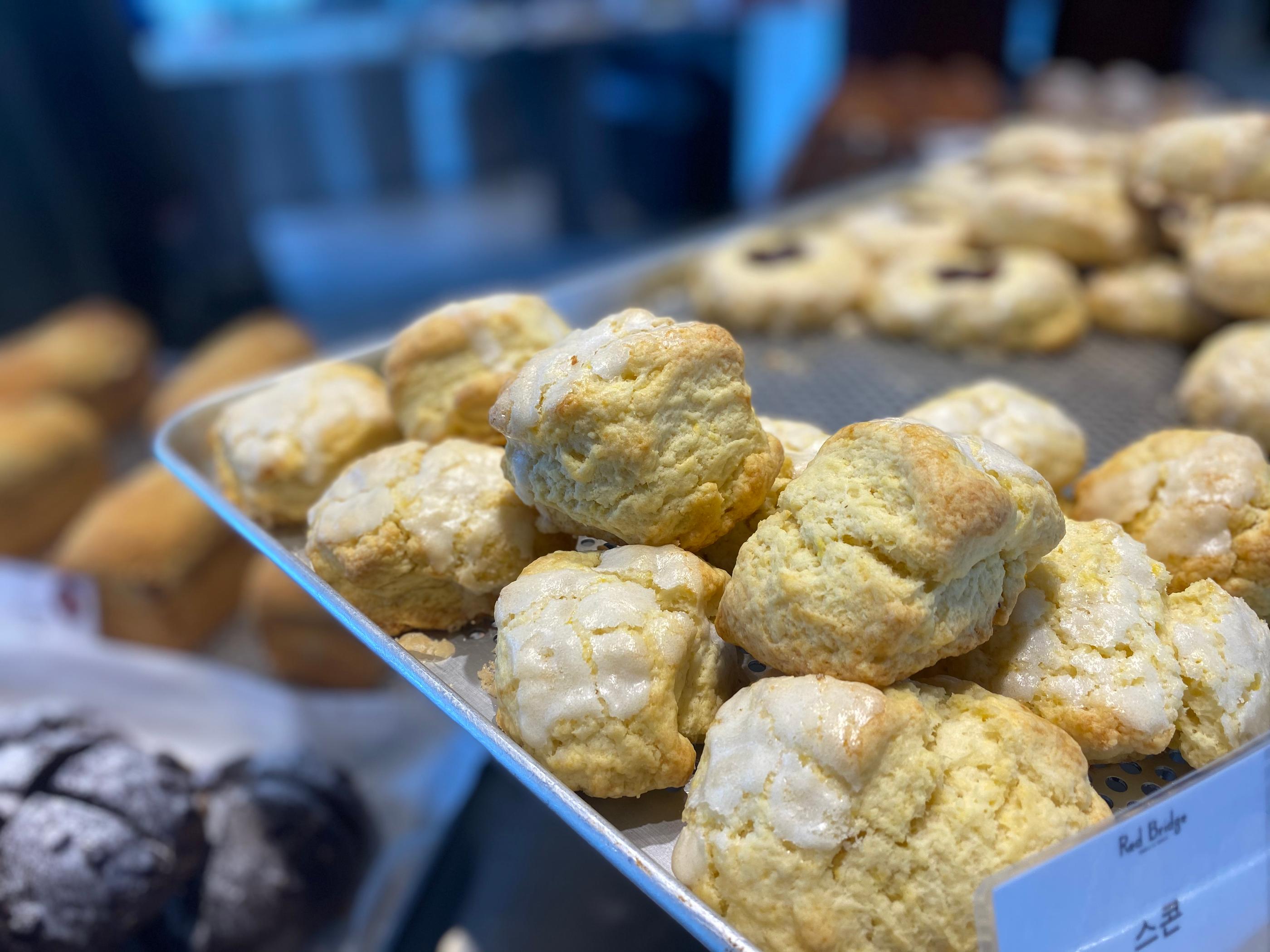 韓国カフェ、韓国、ソウル、パジュ、パジュカフェ、ソウルカフェ、韓国湖、湖の見えるカフェ、韓国景色のいいカフェ、景色の良いカフェ、レッドブリッジ、赤い橋、赤橋、韓国パン、韓国日帰り旅行、日帰り旅行、タンイルチギ、韓国日帰り、ソウル郊外、ソウル郊外カフェ、ソウル近所、ソウル近く、ソウル周辺