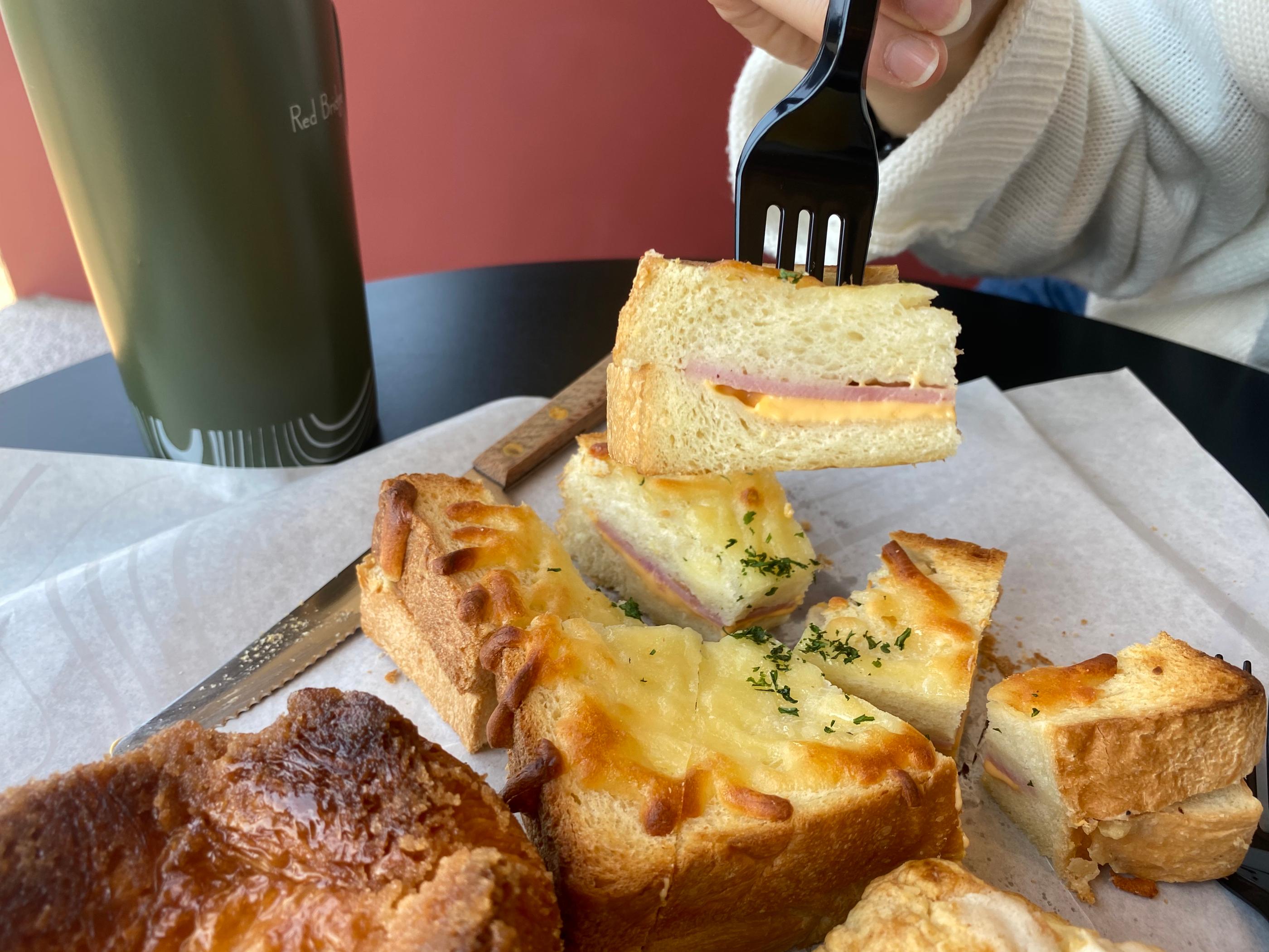 韓国カフェ、韓国、ソウル、パジュ、パジュカフェ、ソウルカフェ、韓国湖、湖の見えるカフェ、韓国景色のいいカフェ、景色の良いカフェ、レッドブリッジ、赤い橋、赤橋、韓国パン、韓国日帰り旅行、日帰り旅行、タンイルチギ、韓国日帰り、ソウル郊外、ソウル郊外カフェ、ソウル近所、ソウル近く、ソウル周辺