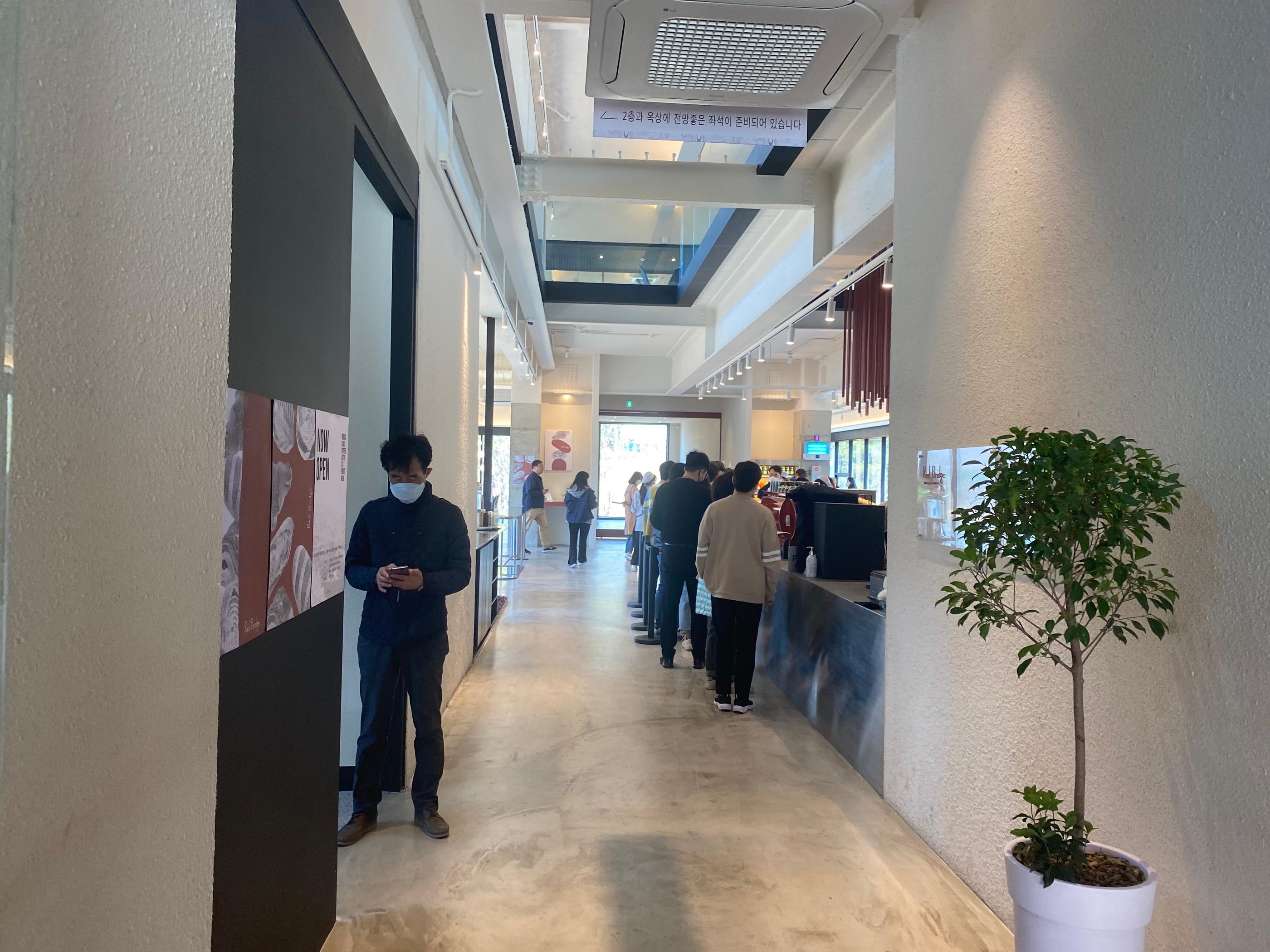 韓国カフェ、韓国、ソウル、パジュ、パジュカフェ、ソウルカフェ、韓国湖、湖の見えるカフェ、韓国景色のいいカフェ、景色の良いカフェ、レッドブリッジ、赤い橋、赤橋、韓国パン、韓国日帰り旅行、日帰り旅行、タンイルチギ、韓国日帰り、ソウル郊外、ソウル郊外カフェ、ソウル近所、ソウル近く、ソウル周辺