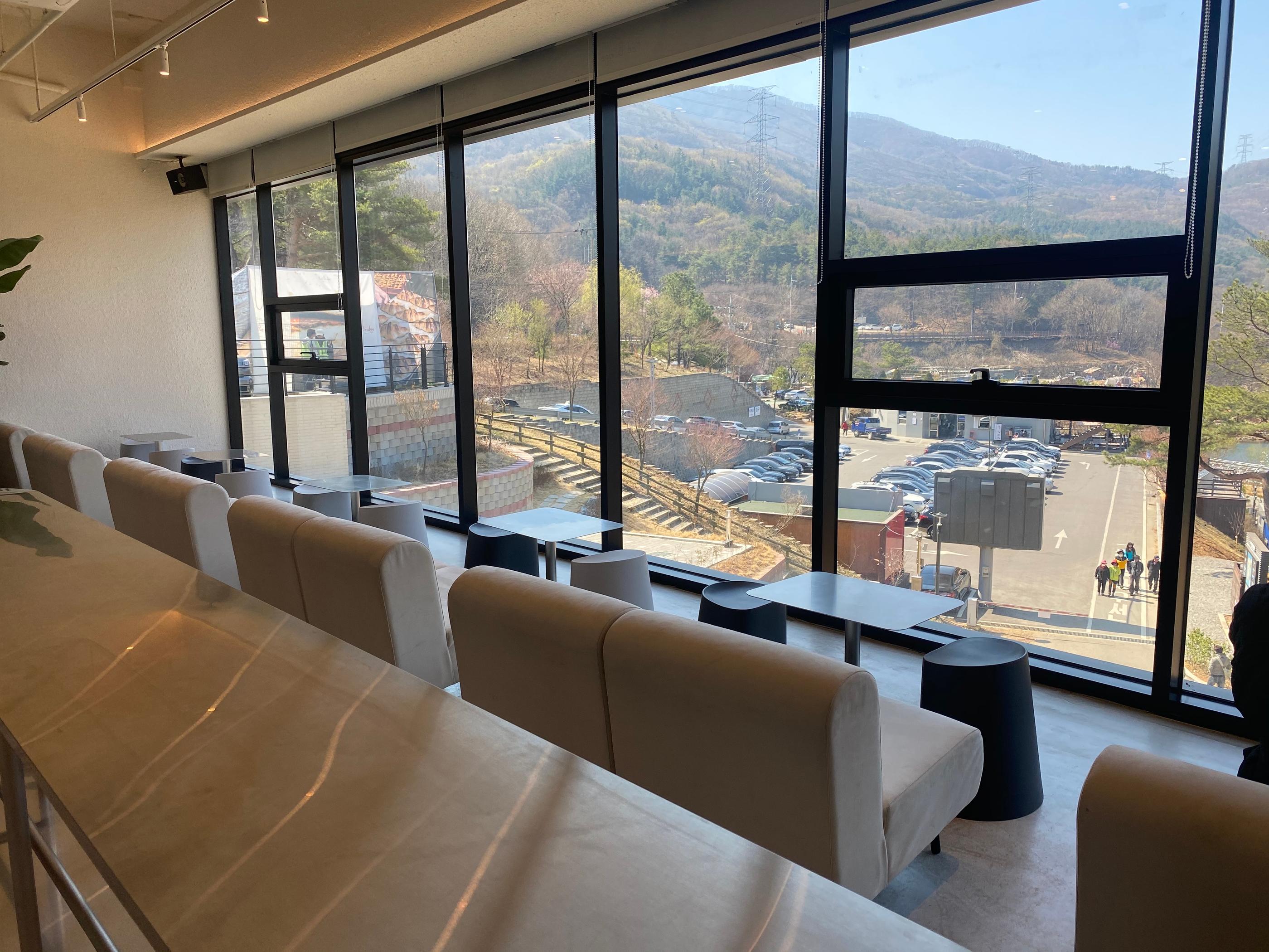 韓国カフェ、韓国、ソウル、パジュ、パジュカフェ、ソウルカフェ、韓国湖、湖の見えるカフェ、韓国景色のいいカフェ、景色の良いカフェ、レッドブリッジ、赤い橋、赤橋、韓国パン、韓国日帰り旅行、日帰り旅行、タンイルチギ、韓国日帰り、ソウル郊外、ソウル郊外カフェ、ソウル近所、ソウル近く、ソウル周辺