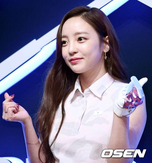 韓國國會20屆具荷拉法案會議場景，背景是韓國國會議員在進行會議。