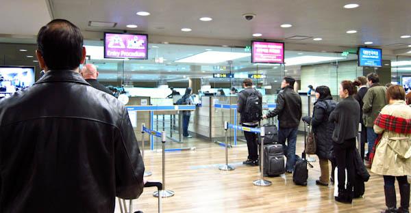 "Re-entry Permit System" and "Submission of Diagnosis" Minister of Justice announced a new policy for foreigners