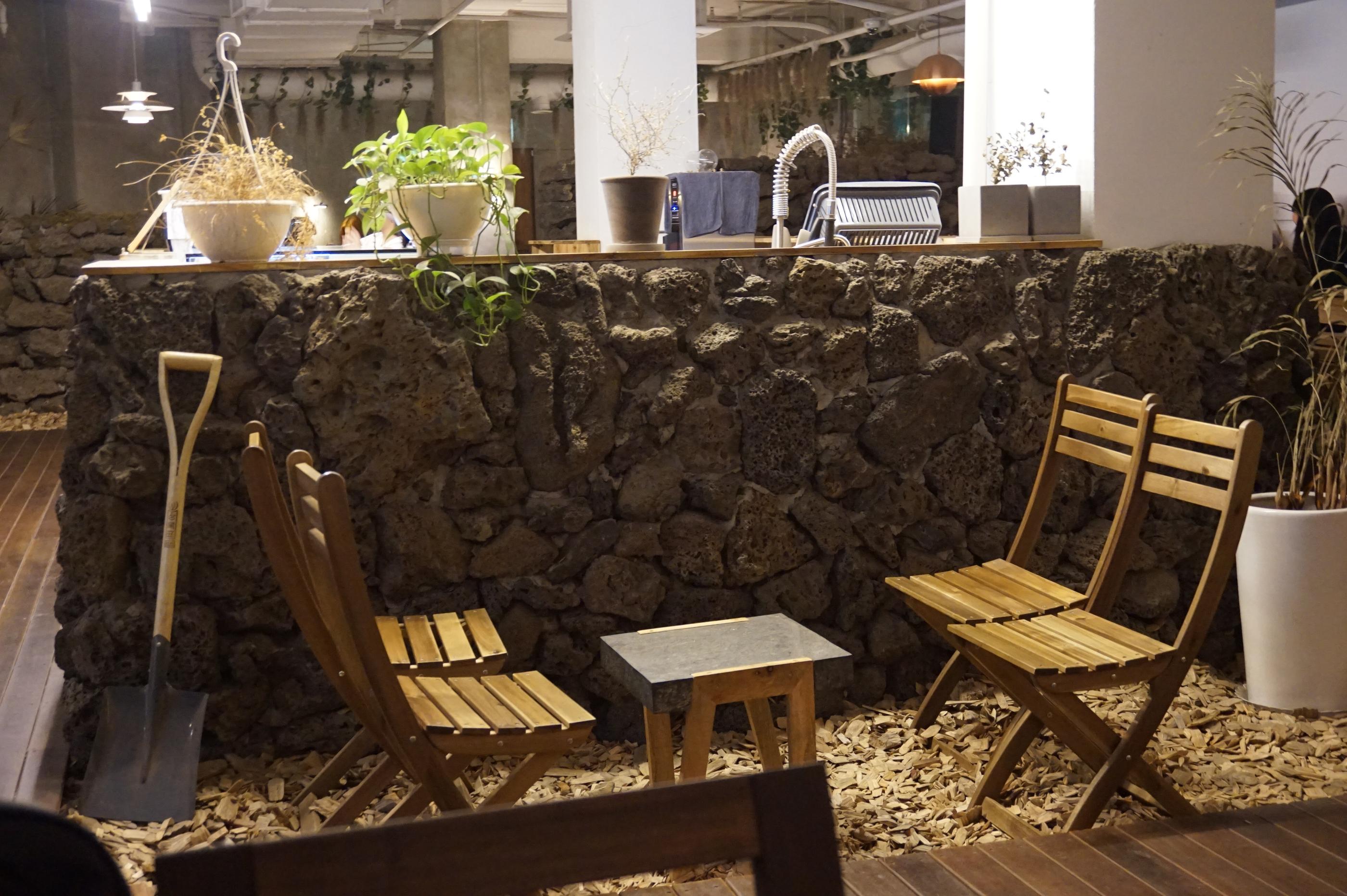 RENDÉJÀ-VOUS | Hongdae, A little piece Jeju Island in Hongdae! Feel the ocean vibes amidst the city scene.