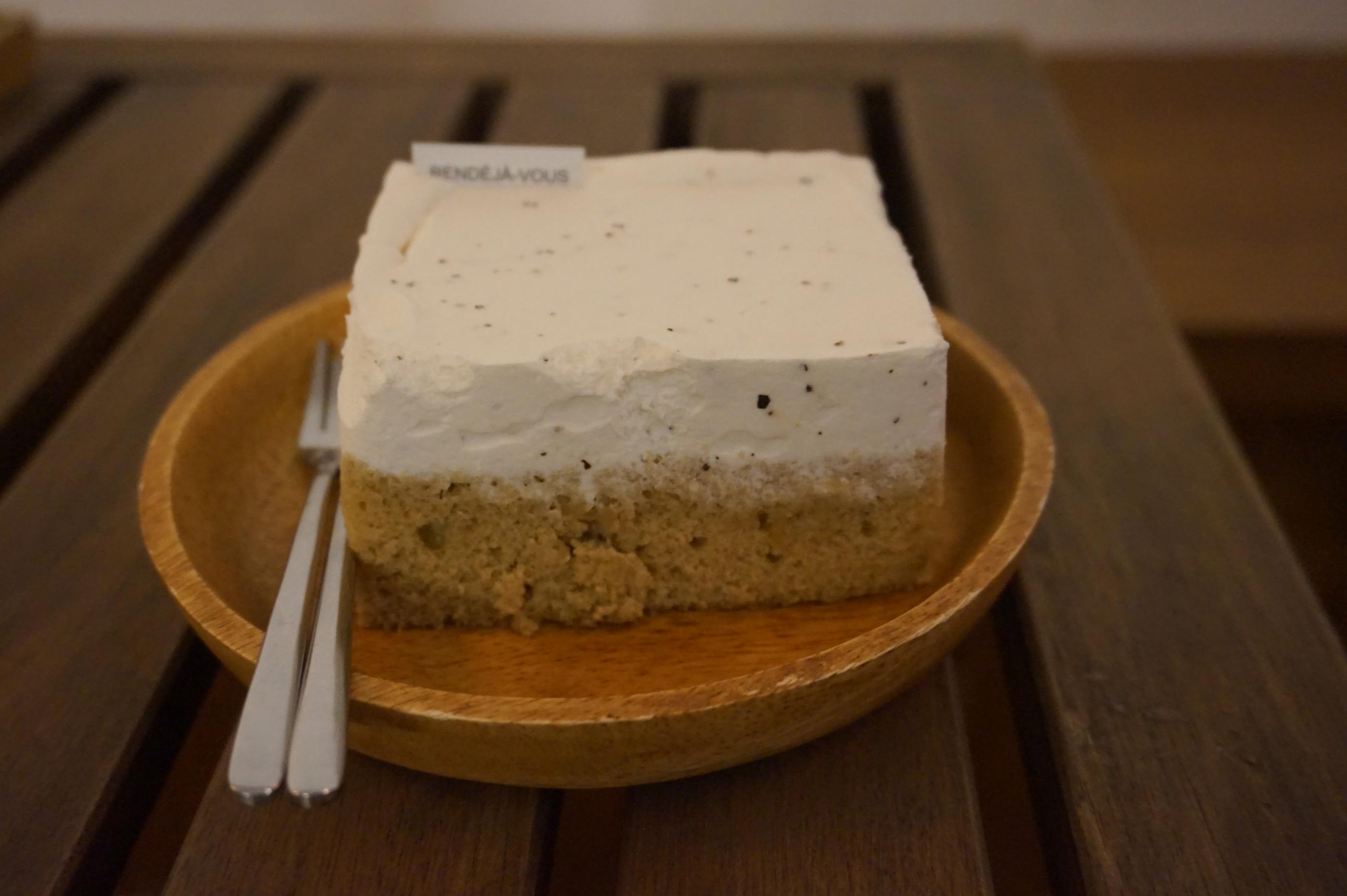 RENDÉJÀ-VOUS | Hongdae, A little piece Jeju Island in Hongdae! Feel the ocean vibes amidst the city scene.