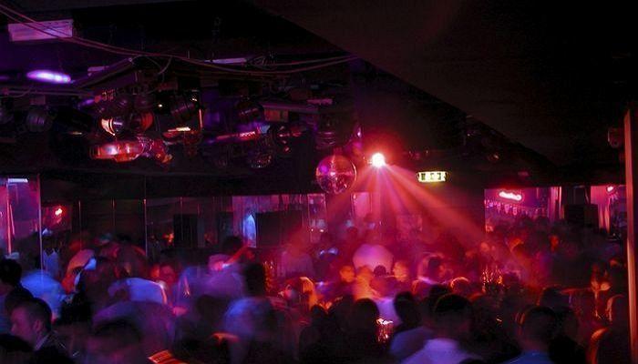 韓國防疫工作人員搭設户外檢測站，為市民提供新冠病毒測試，保障公共健康安全。來源：연합뉴스