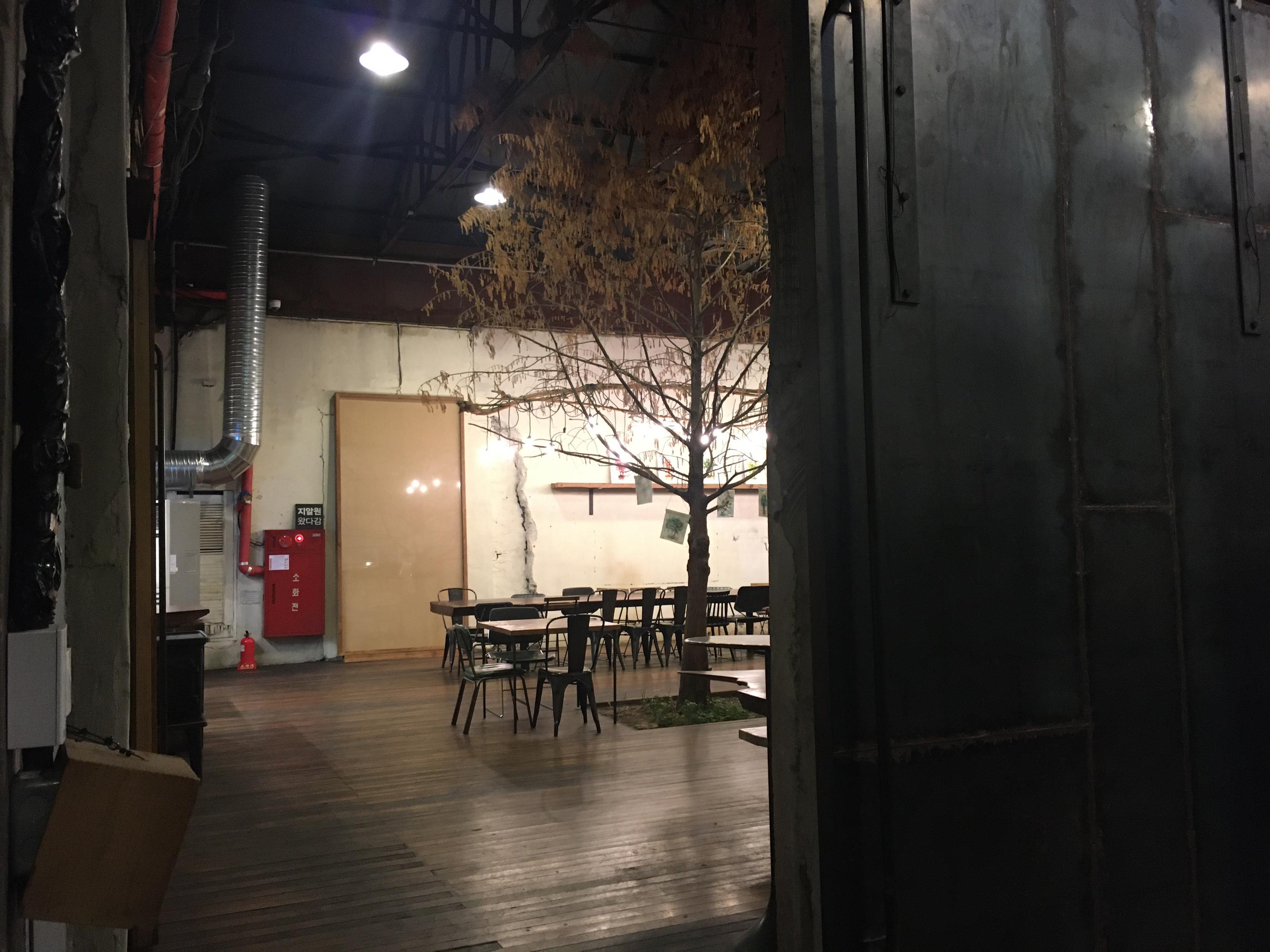 จากโกดังเก่าสู่คาเฟ่/ร้านอาหาร/อาร์ตแกลลอรี่สุดคลาสสิค