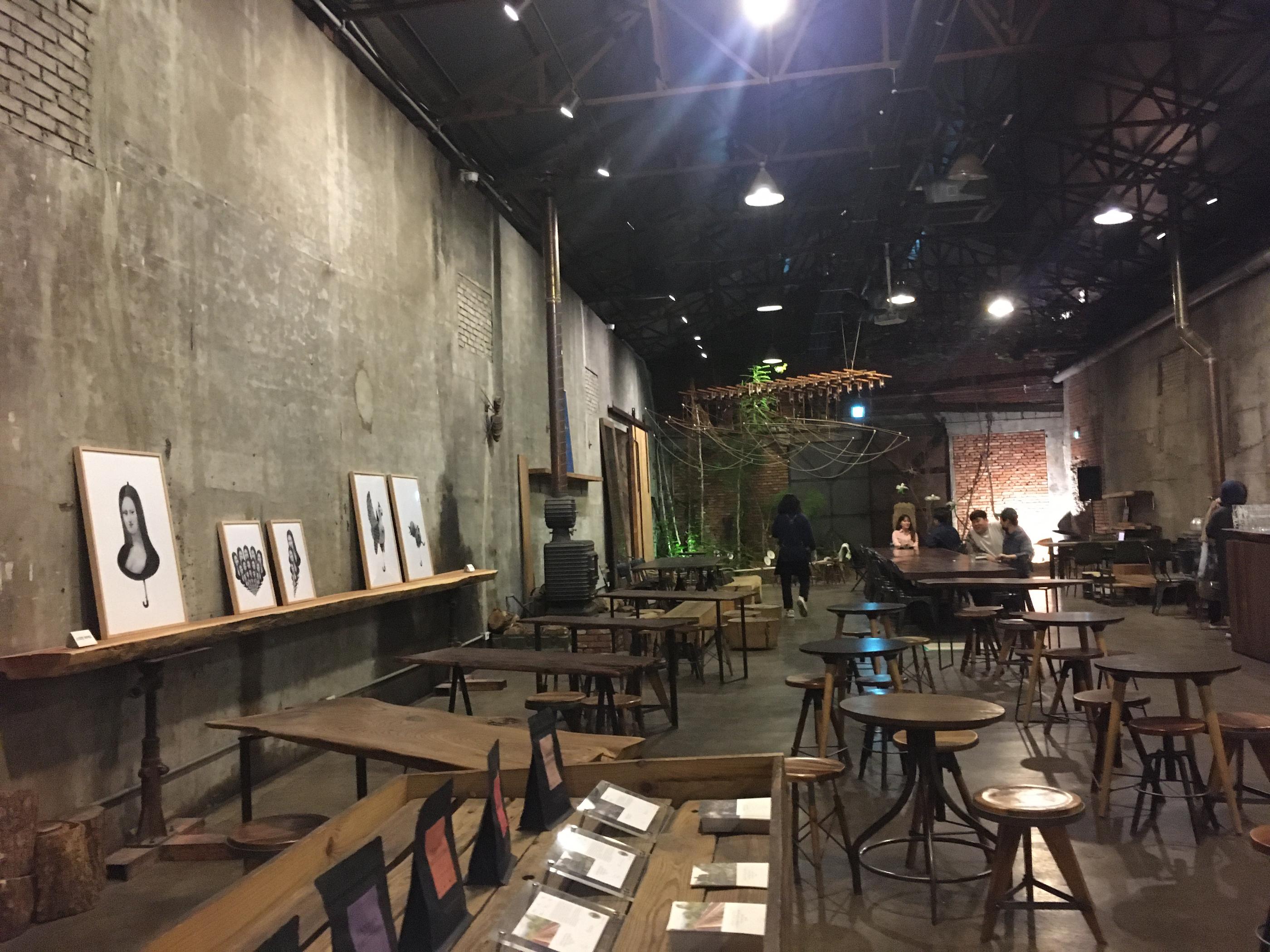 A large old warehouse turned into an industrial cafe/restaurant/art gallery with classic charms. Daelim Changgo | Seongsu