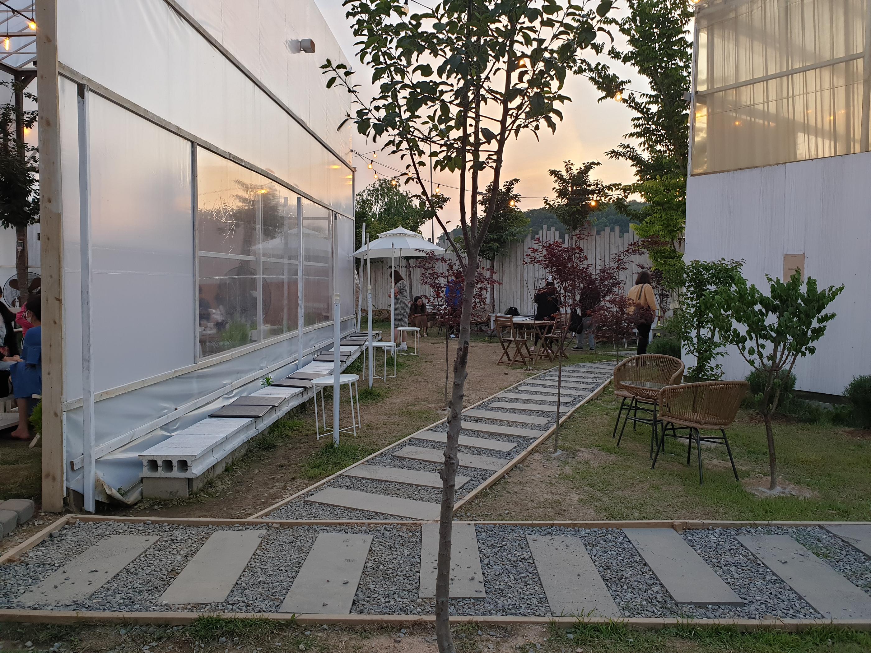 韓国カフェ、韓国、カフェ、空港鉄道、ケヤン駅、ケヤン、コマム、コマム駅、仁川、インチョン、仁川カフェ、インチョンカフェ、野外カフェ、夜景、夜景カフェ、韓国おススメカフェ、韓国おすすめカフェ、仁川広域市、広域市、インチョン空港、韓国空港、キンポ空港、キンポ、金浦、金浦空港、仁川空港、空港周辺、韓国空港、うさぎ、鳥、韓国うさぎ、うさぎカフェ