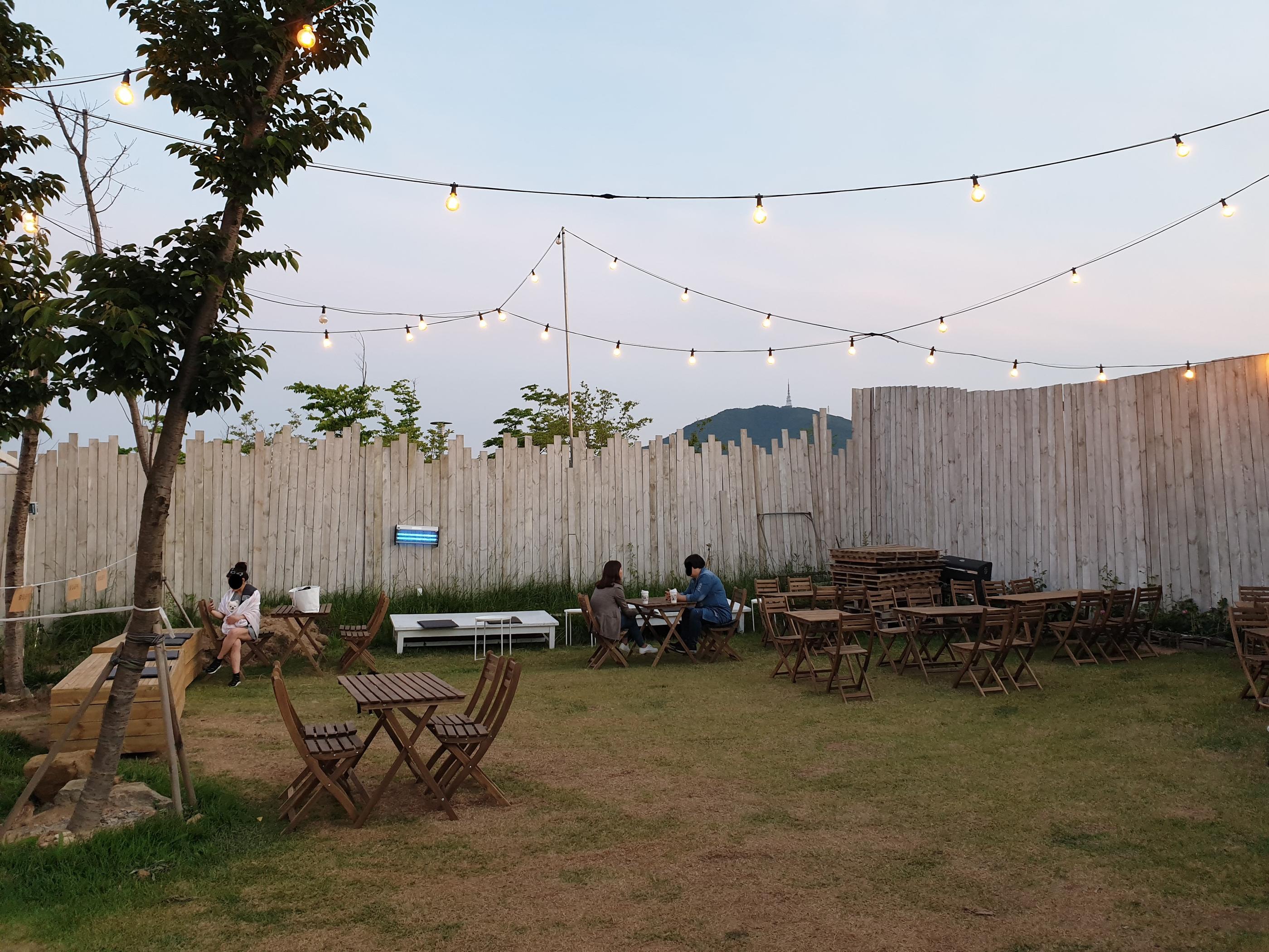 韓国カフェ、韓国、カフェ、空港鉄道、ケヤン駅、ケヤン、コマム、コマム駅、仁川、インチョン、仁川カフェ、インチョンカフェ、野外カフェ、夜景、夜景カフェ、韓国おススメカフェ、韓国おすすめカフェ、仁川広域市、広域市、インチョン空港、韓国空港、キンポ空港、キンポ、金浦、金浦空港、仁川空港、空港周辺、韓国空港、うさぎ、鳥、韓国うさぎ、うさぎカフェ