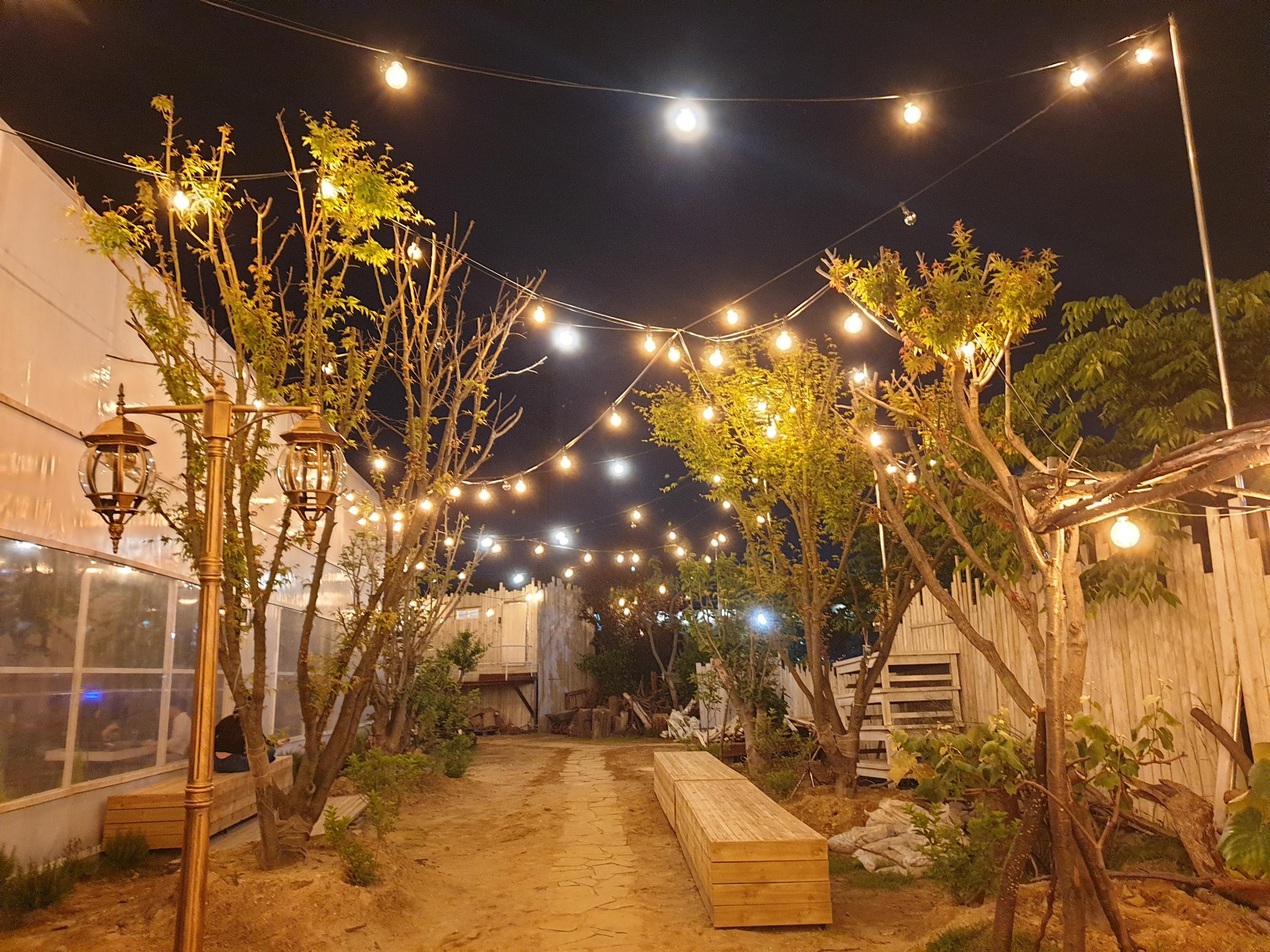 韓国カフェ、韓国、カフェ、空港鉄道、ケヤン駅、ケヤン、コマム、コマム駅、仁川、インチョン、仁川カフェ、インチョンカフェ、野外カフェ、夜景、夜景カフェ、韓国おススメカフェ、韓国おすすめカフェ、仁川広域市、広域市、インチョン空港、韓国空港、キンポ空港、キンポ、金浦、金浦空港、仁川空港、空港周辺、韓国空港、うさぎ、鳥、韓国うさぎ、うさぎカフェ