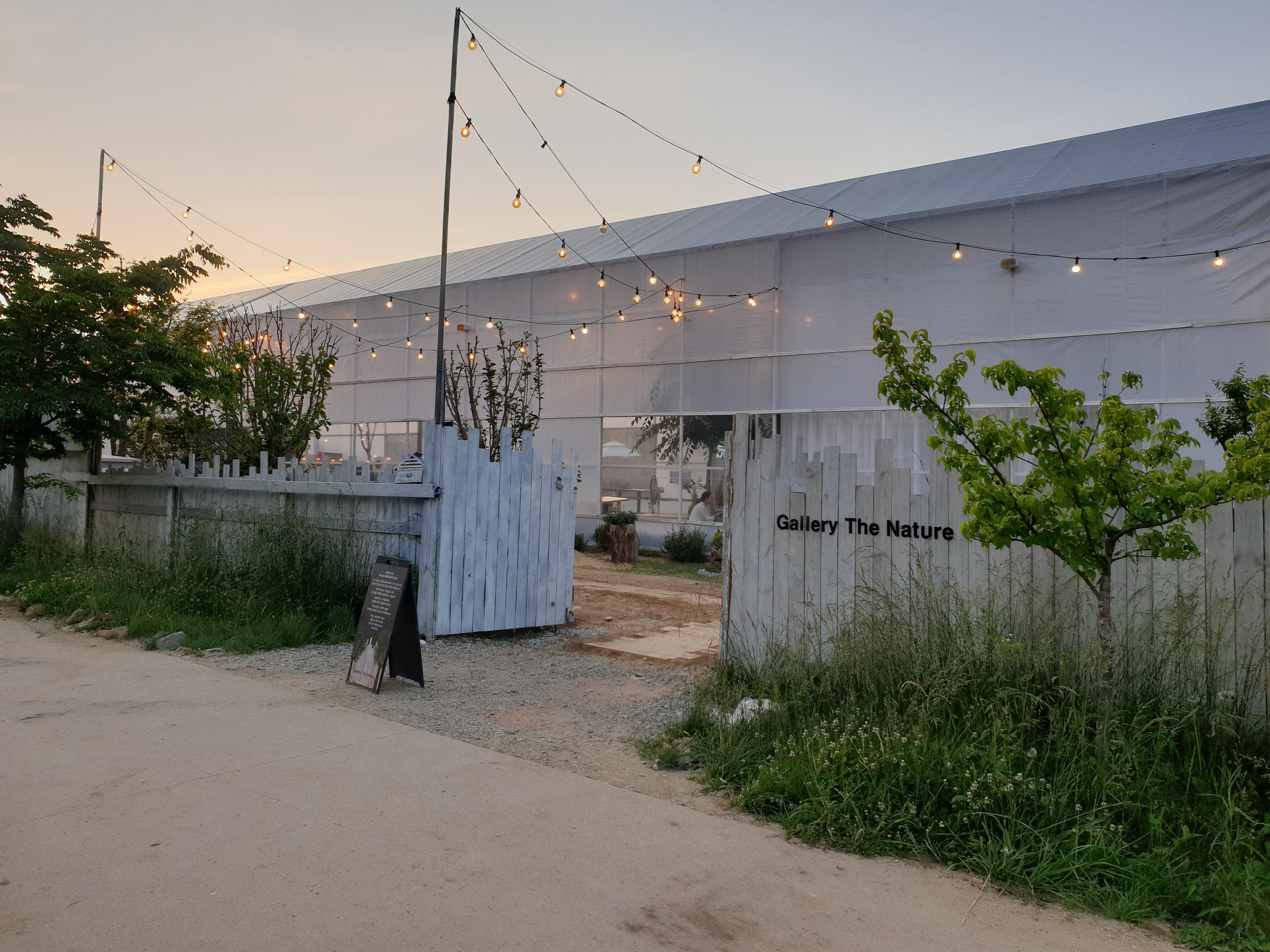 韓国カフェ、韓国、カフェ、空港鉄道、ケヤン駅、ケヤン、コマム、コマム駅、仁川、インチョン、仁川カフェ、インチョンカフェ、野外カフェ、夜景、夜景カフェ、韓国おススメカフェ、韓国おすすめカフェ、仁川広域市、広域市、インチョン空港、韓国空港、キンポ空港、キンポ、金浦、金浦空港、仁川空港、空港周辺、韓国空港、うさぎ、鳥、韓国うさぎ、うさぎカフェ