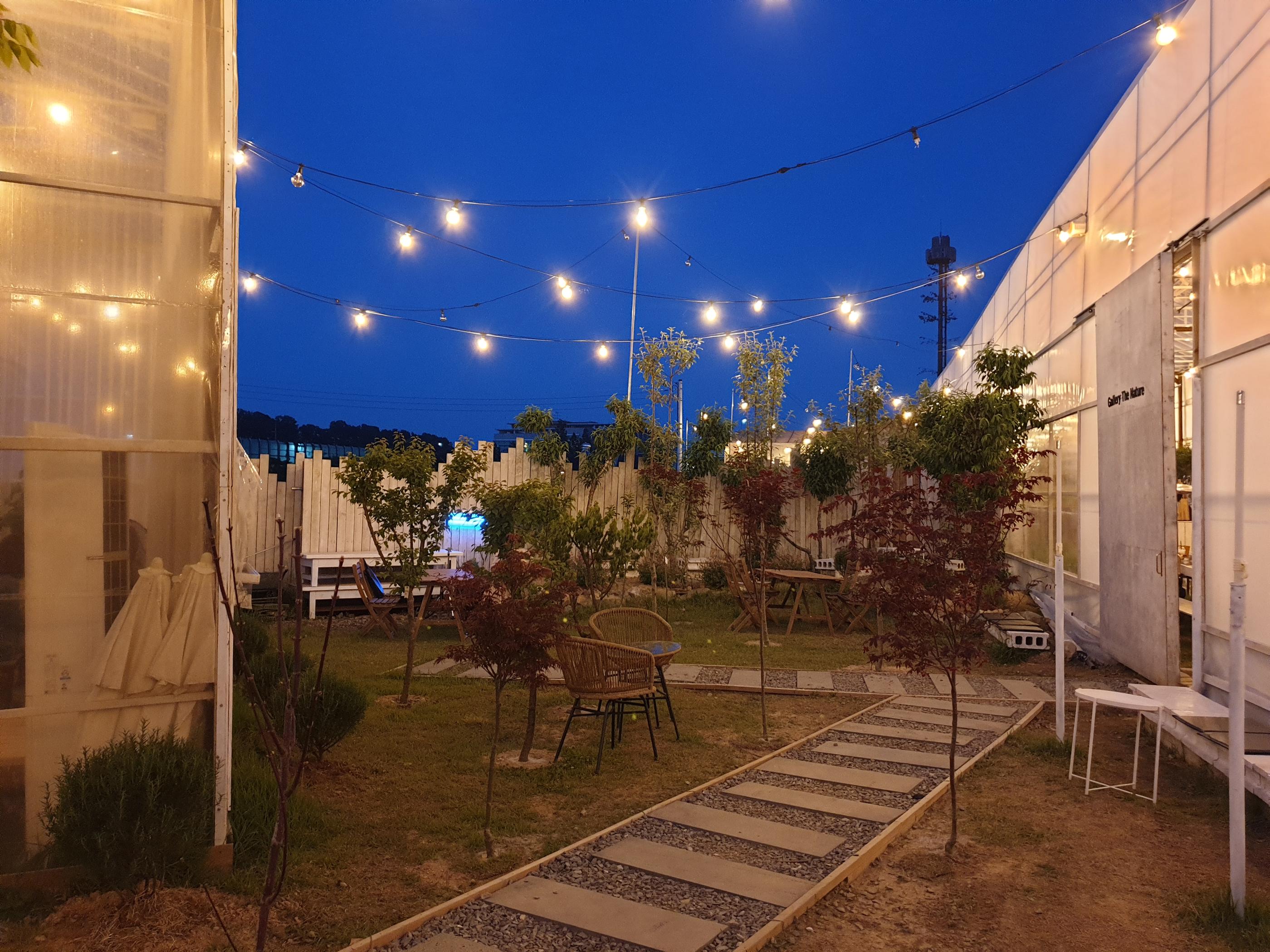 韓国カフェ、韓国、カフェ、空港鉄道、ケヤン駅、ケヤン、コマム、コマム駅、仁川、インチョン、仁川カフェ、インチョンカフェ、野外カフェ、夜景、夜景カフェ、韓国おススメカフェ、韓国おすすめカフェ、仁川広域市、広域市、インチョン空港、韓国空港、キンポ空港、キンポ、金浦、金浦空港、仁川空港、空港周辺、韓国空港、うさぎ、鳥、韓国うさぎ、うさぎカフェ